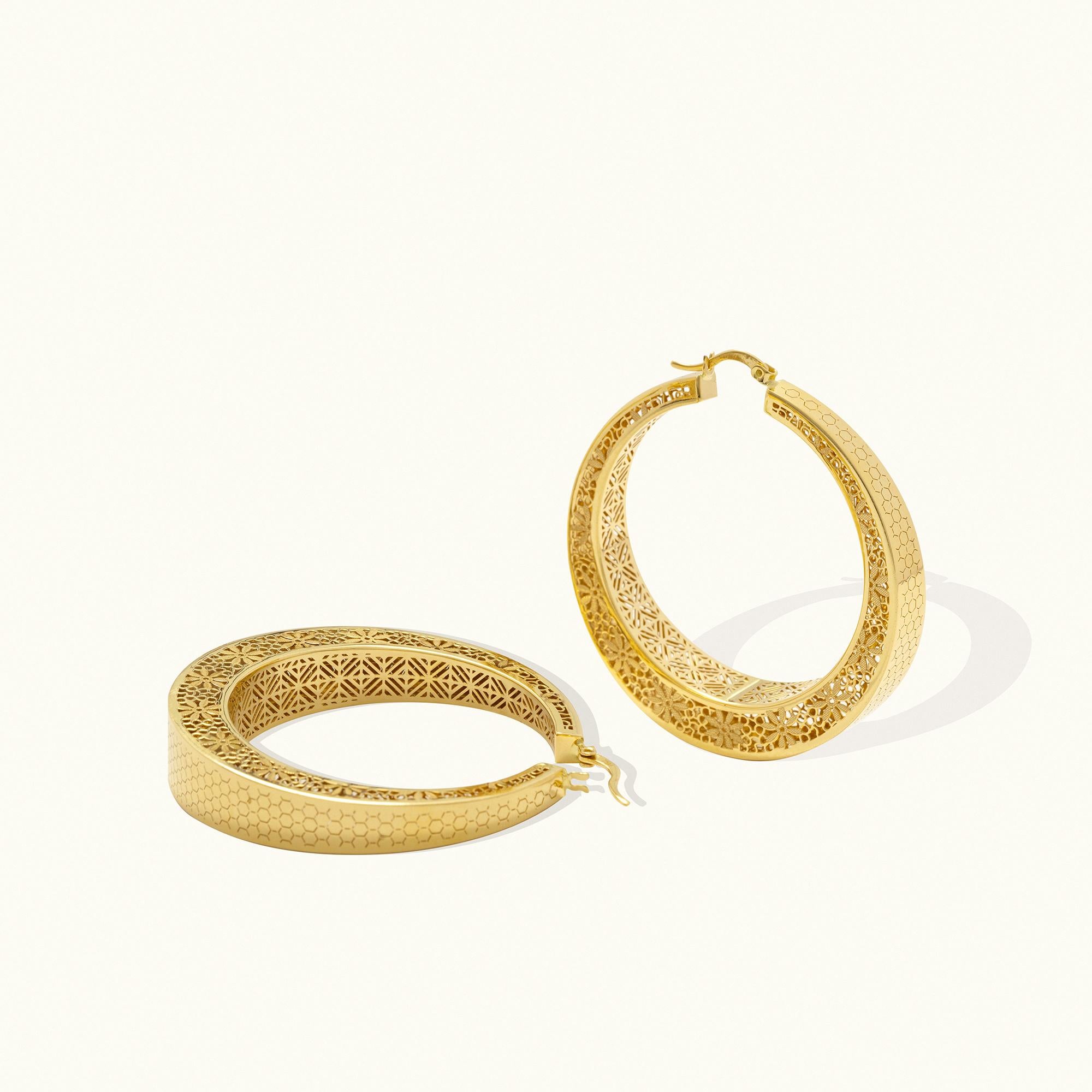 Modern Floral Honeycomb Thick Hoop Earrings 14 Karat Solid Gold Maximalist Handmade For Sale