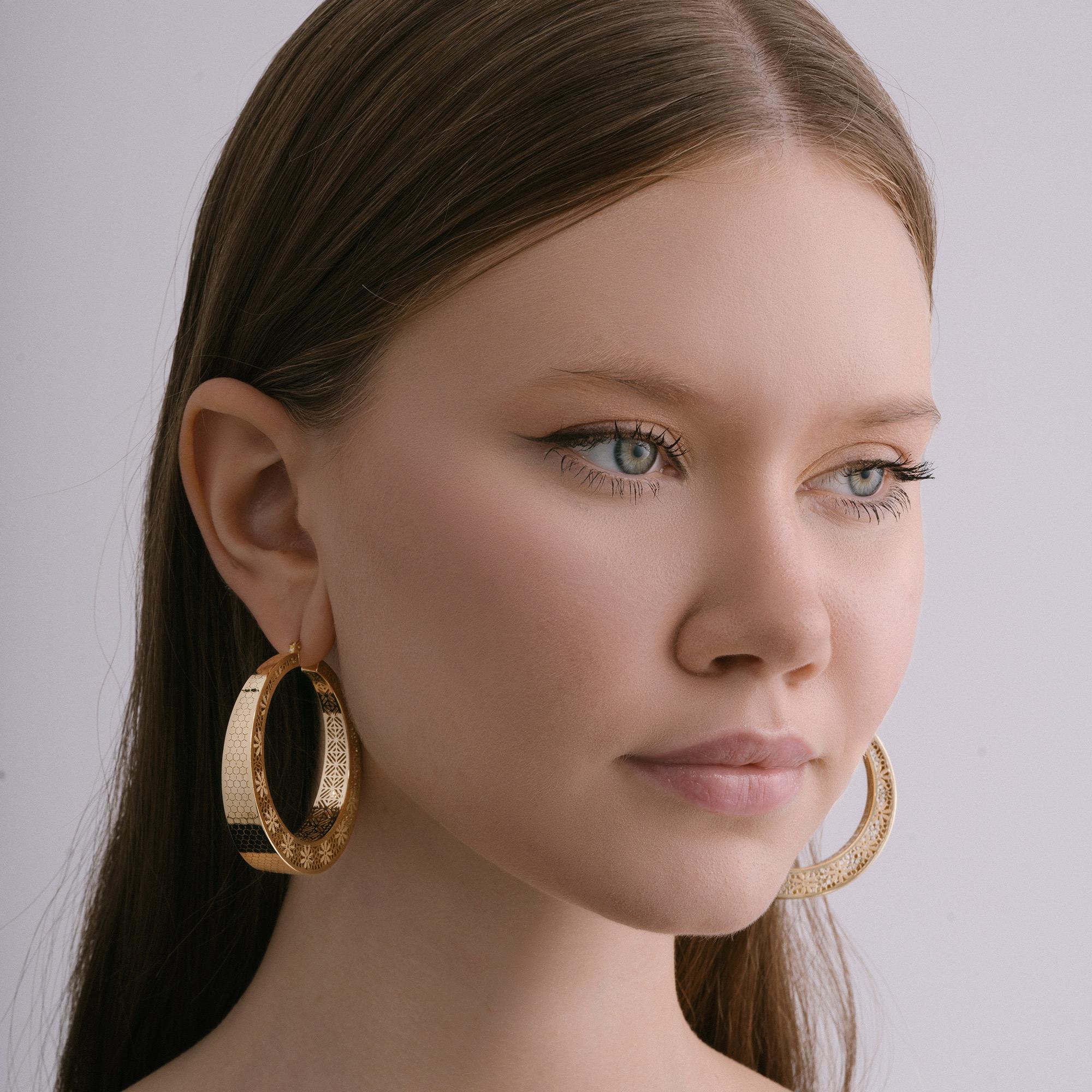 Floral Honeycomb Thick Hoop Earrings 14 Karat Solid Gold Maximalist Handmade For Sale 1