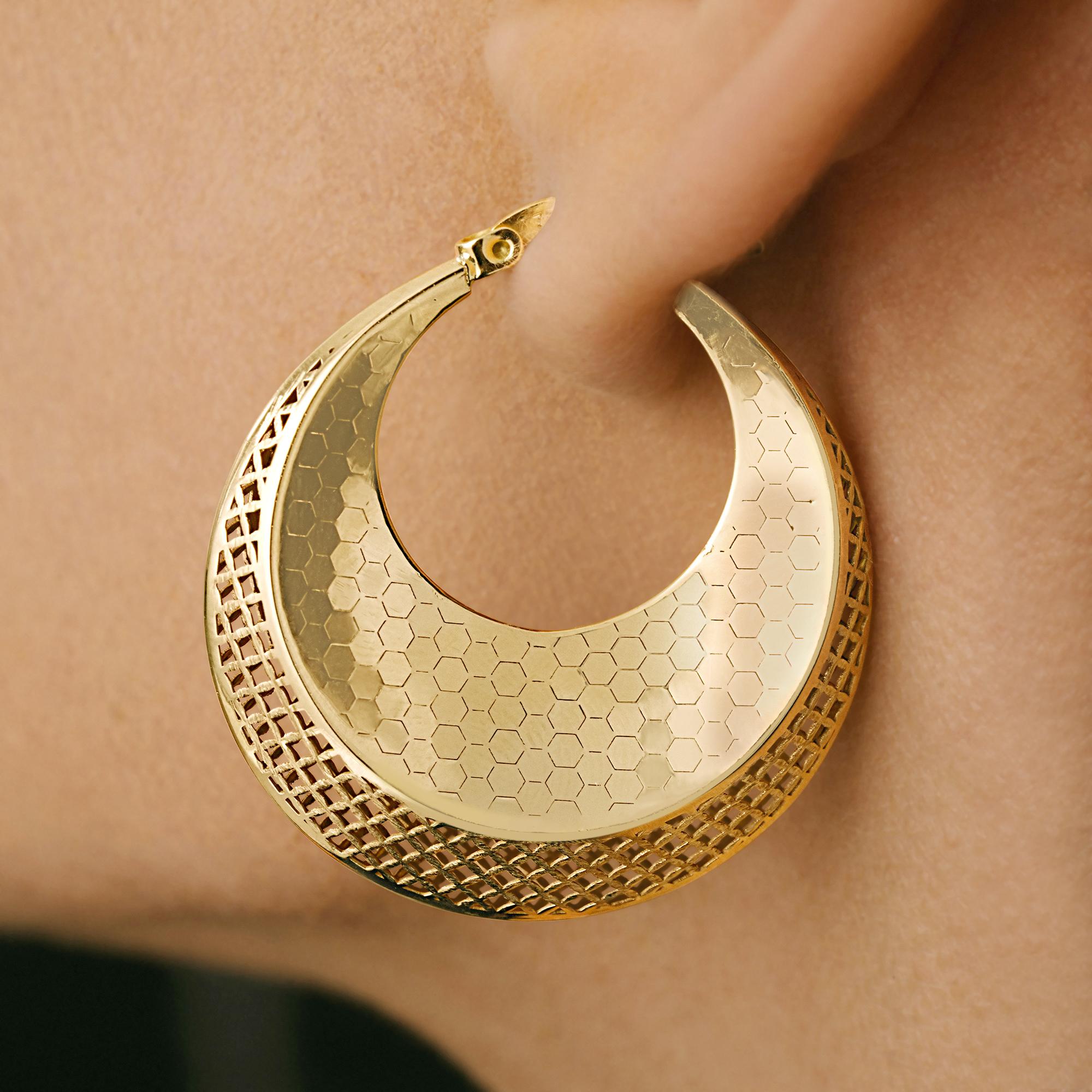 Honeycomb Cage Big Hoop Earrings 14 Karat Solid Gold Maximalist Handmade In New Condition For Sale In Patchogue, NY