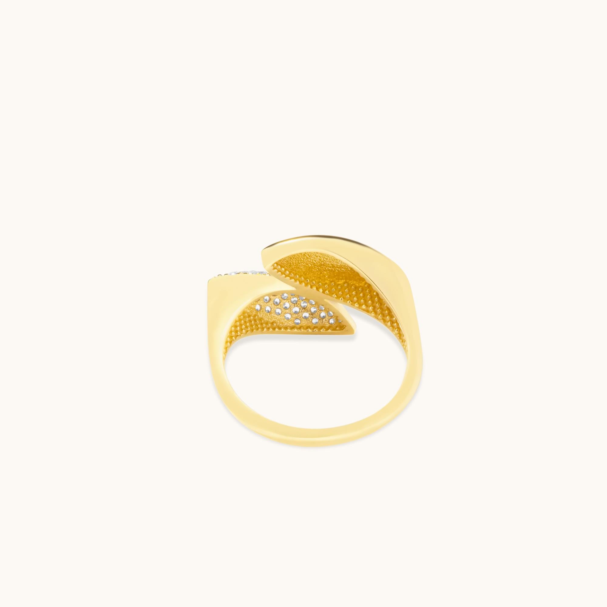 Realizzati esclusivamente in oro genuino, i gioielli Zelveti incarnano purezza e longevità. Disponibili in oro a 14 o 18 carati, i Jewell di Zelveti sono progettati per sussurrare alla tua anima e portare avanti la tua storia attraverso le