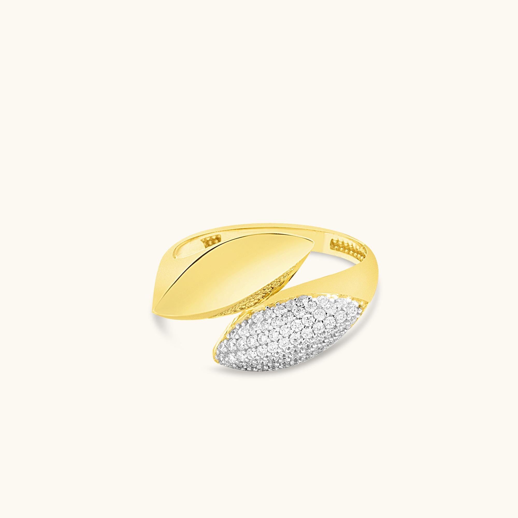 Moonlight Hug Anello impilabile con zircone bypassato in oro massiccio 14 carati In condizioni Nuovo in vendita a Patchogue, NY