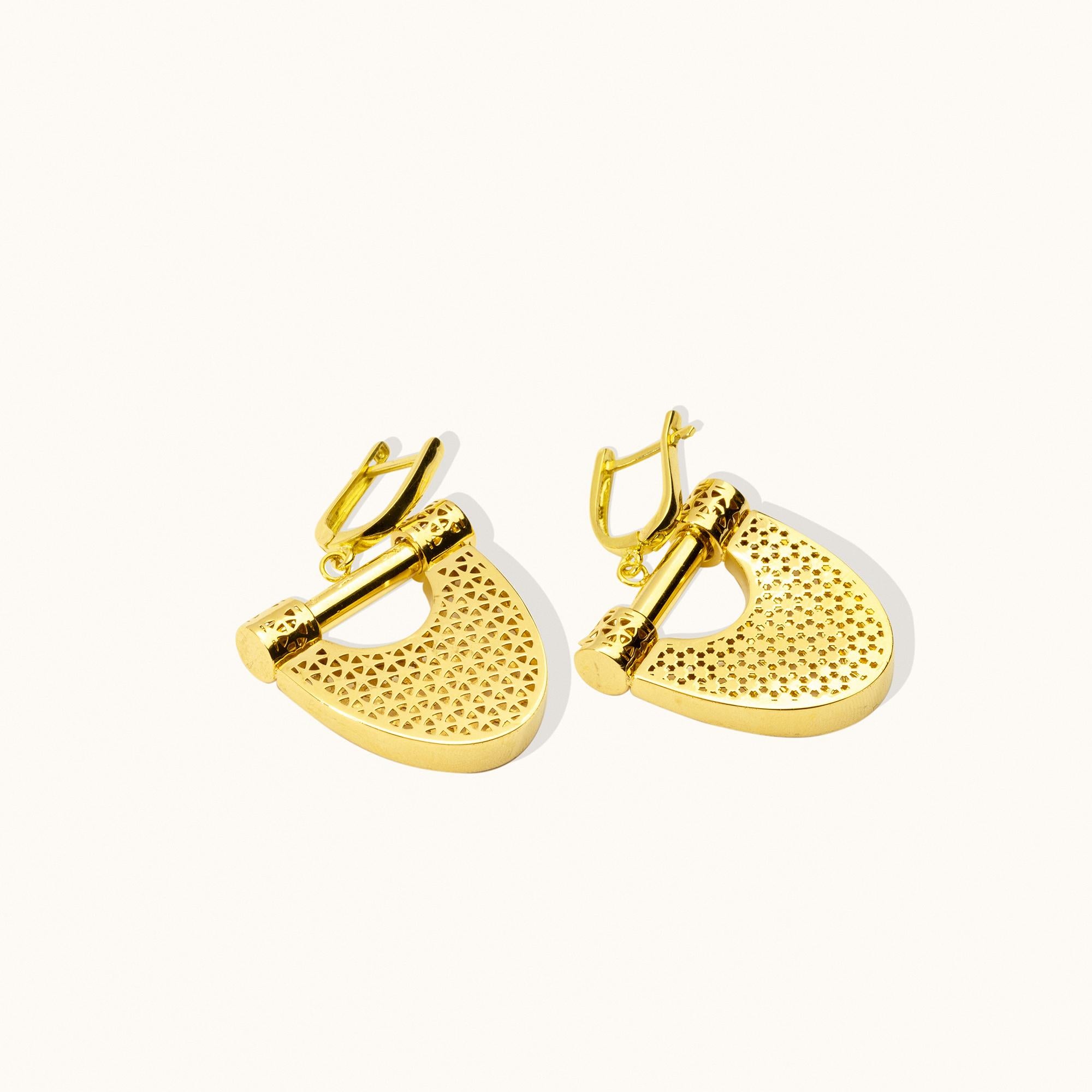 Moderne New Moon Boucles d'oreilles pendantes en forme de fer à cheval en or massif 14 carats Maximalist Handmade en vente