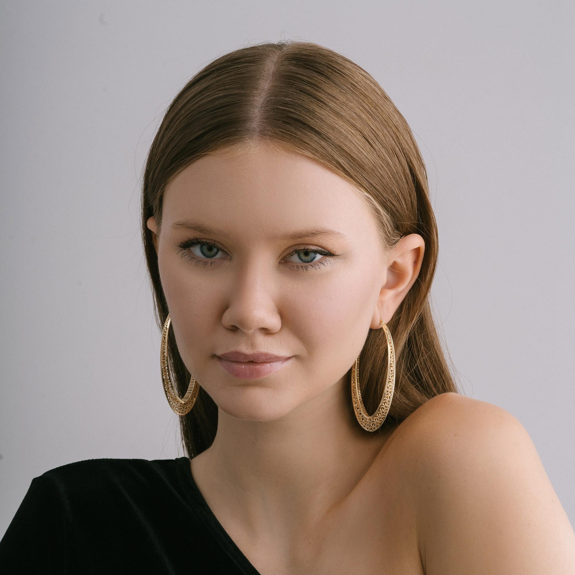 Milky Way Large Big Hoop Earrings 14 Karat Solid Gold Maximalist Handmade In New Condition For Sale In Patchogue, NY