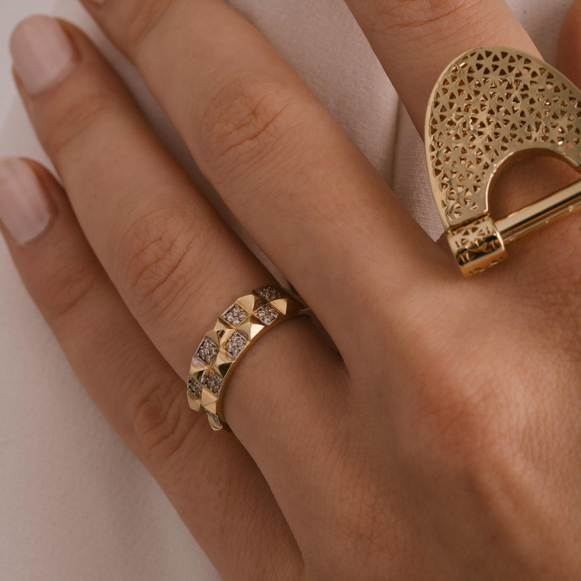 Bague « New Moon Horseshoe Lucky Statement » en or massif 14 carats maximum Unisexe en vente