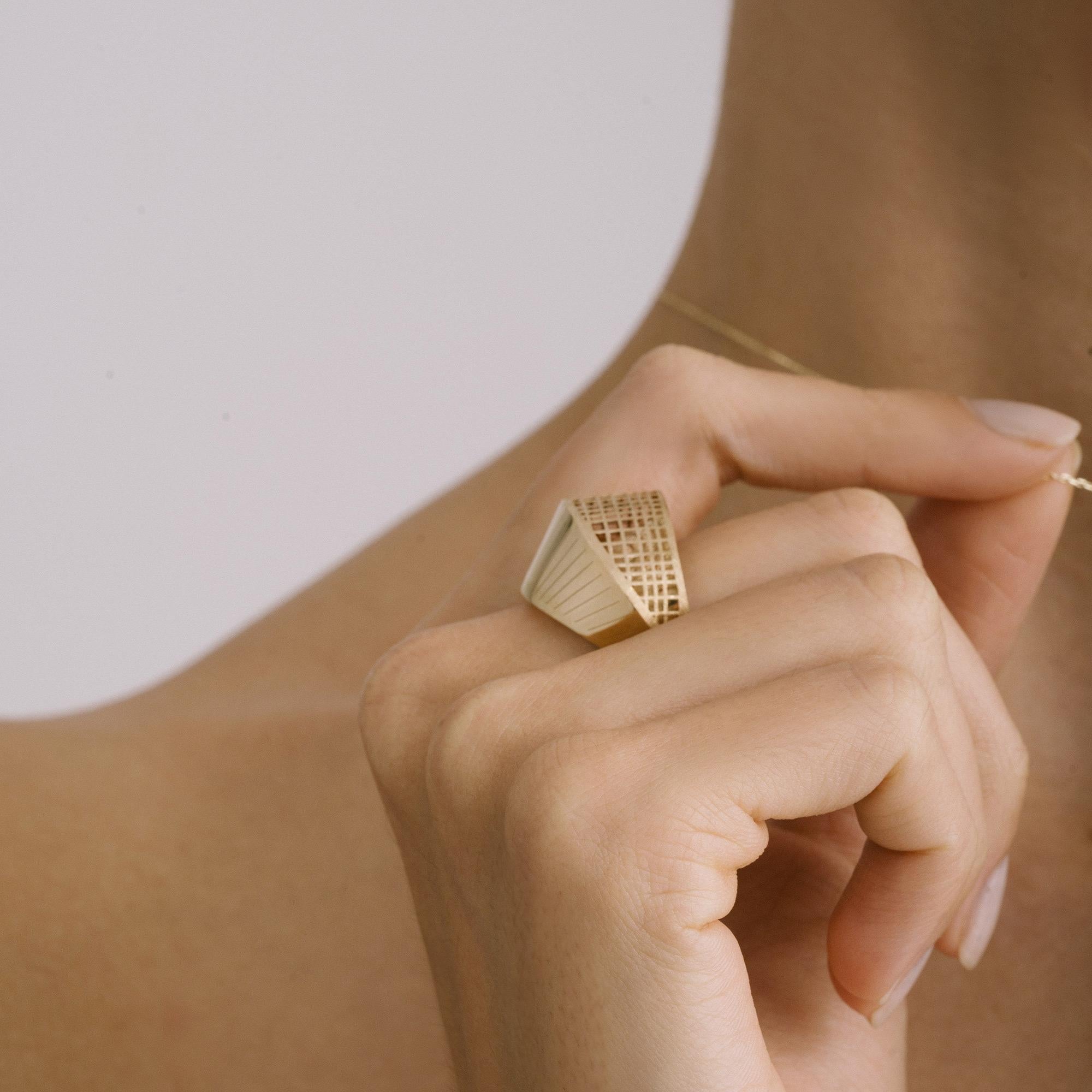 da uomo o donna Anello geometrico Sunburst in oro massiccio massimalista 14 carati in vendita