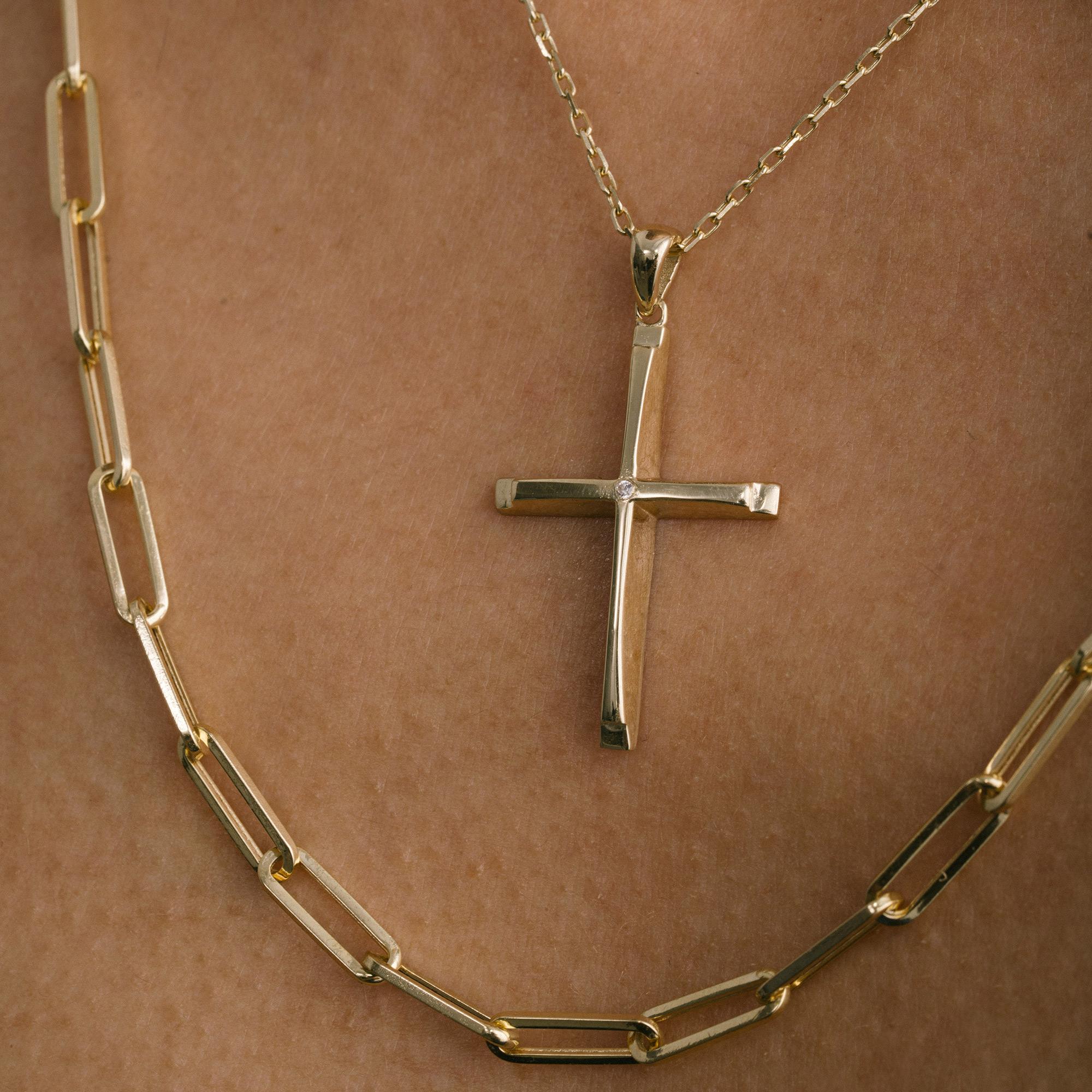 Taglio rotondo Croce cristiana Collana con ciondolo di zircone in oro massiccio 14 carati Minimalista fatta a mano in vendita