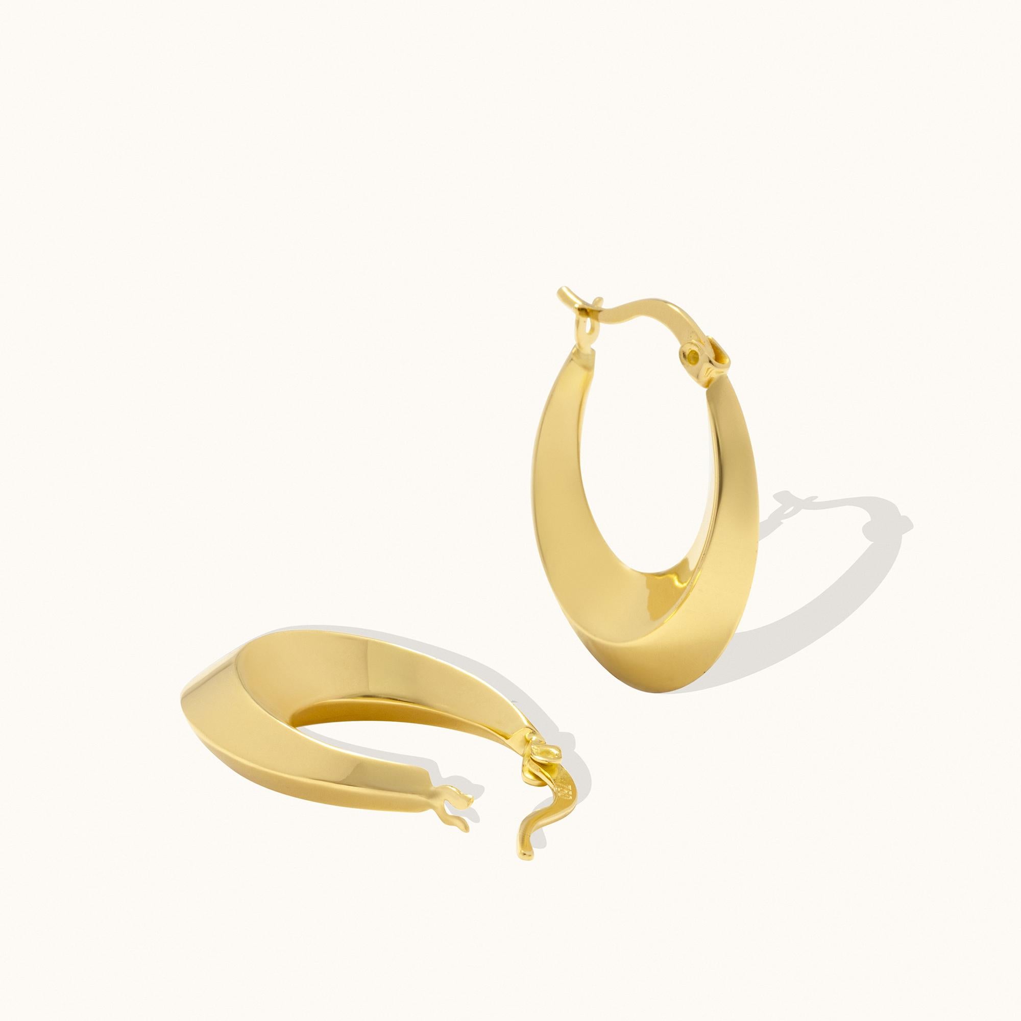 Realizzati esclusivamente in oro genuino, i gioielli Zelveti incarnano purezza e longevità. Disponibili in oro a 14 o 18 carati, i Jewell di Zelveti sono progettati per sussurrare alla tua anima e portare avanti la tua storia attraverso le