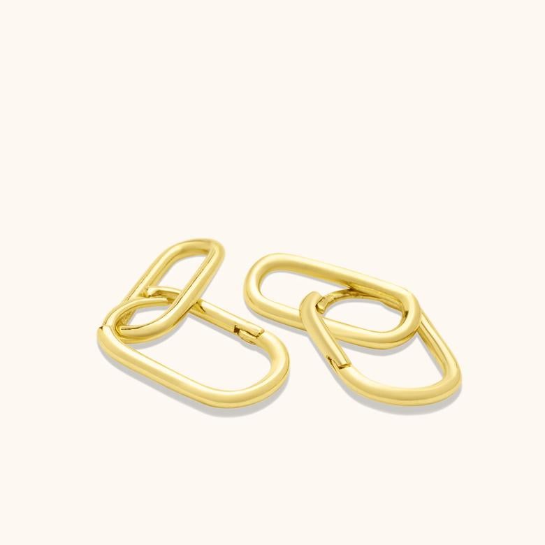 Realizzati esclusivamente in oro genuino, i gioielli Zelveti incarnano purezza e longevità. Disponibili in oro a 14 o 18 carati, i Jewell di Zelveti sono progettati per sussurrare alla tua anima e portare avanti la tua storia attraverso le