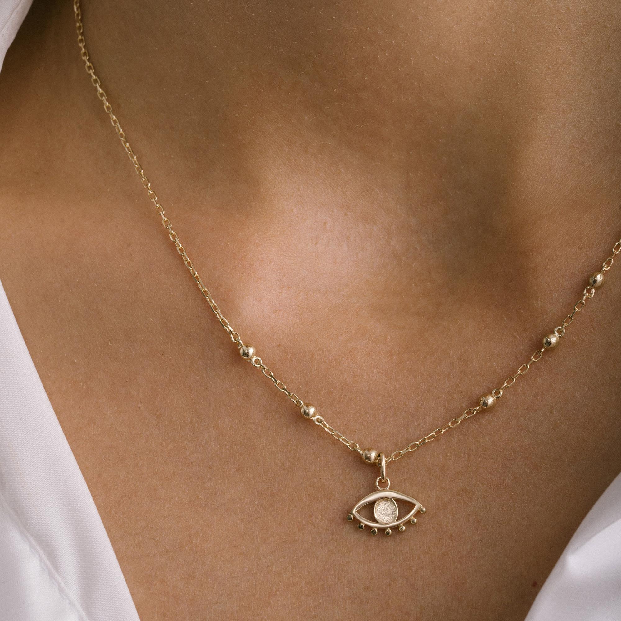 Moderno Collana con ciondolo con perline del malocchio in oro massiccio 14 carati Minimalista fatta a mano in vendita