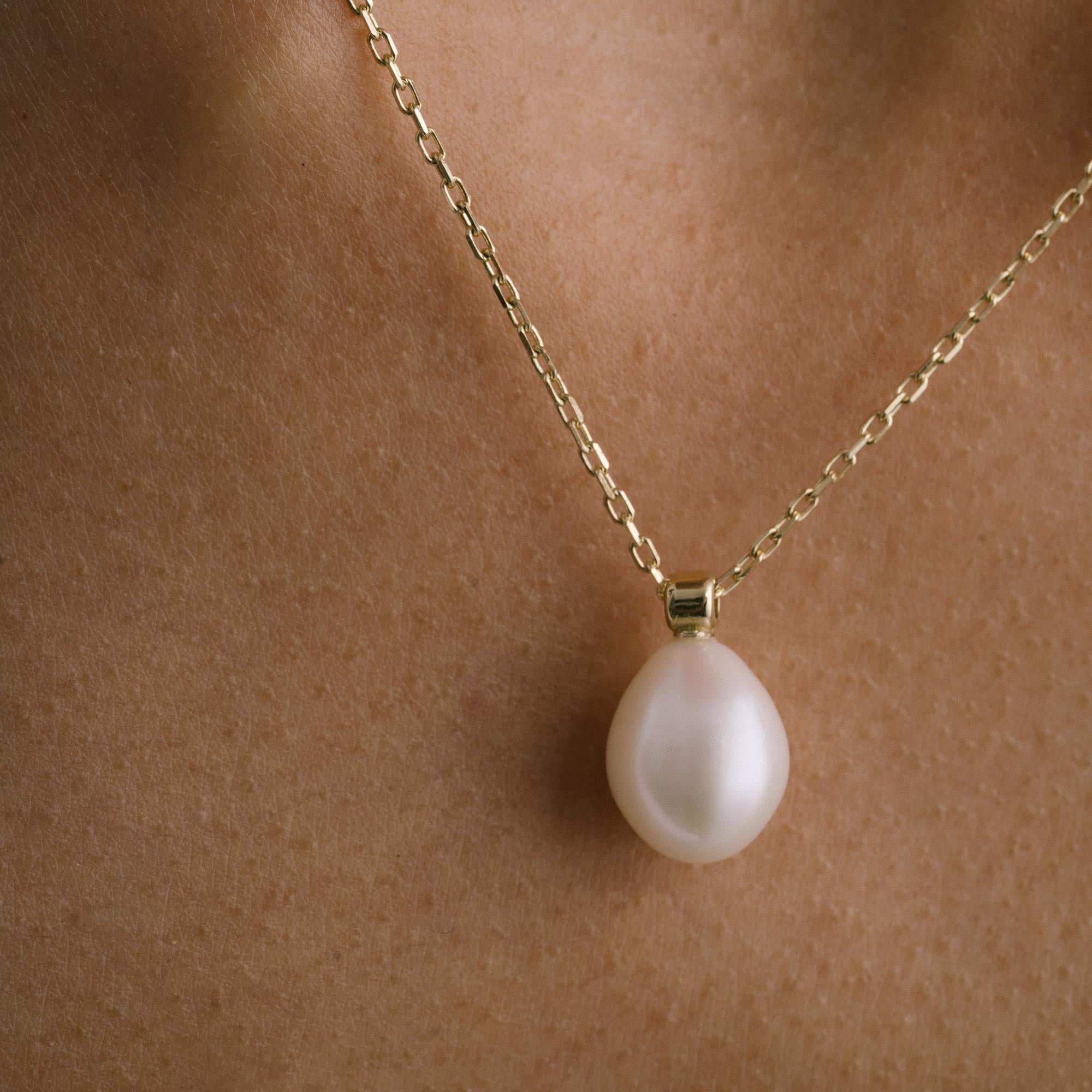 Exclusively crafted from genuine gold, Zelveti jewelry embodies purity and longevity. Available in 14 or 18 karat gold, Zelveti jewels are designed to whisper to your soul and carry forward your story across generations. The hallmark of 585 (14