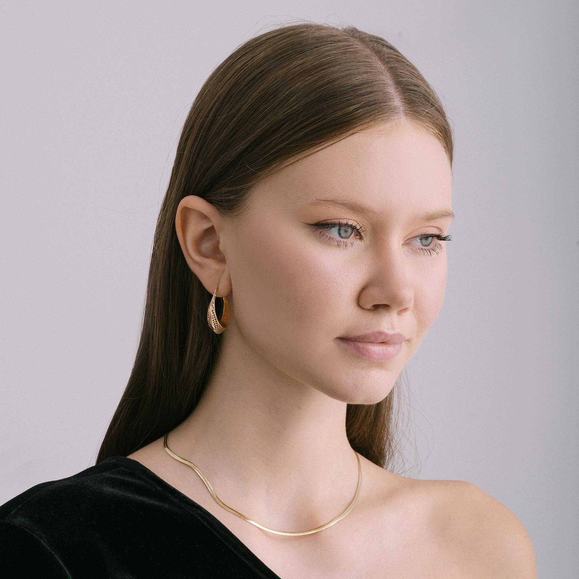 Women's or Men's Italian Snake Layering Chain Necklace Solid Gold Minimalist Handmade  14 Karat For Sale