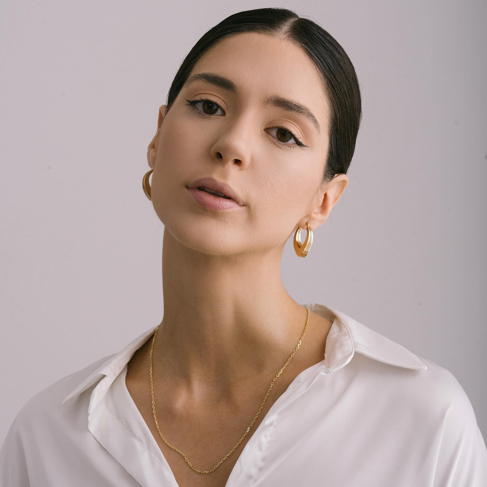 Chaîne collier à maillons fins en or massif minimaliste fait à la main  14 Karat Unisexe en vente
