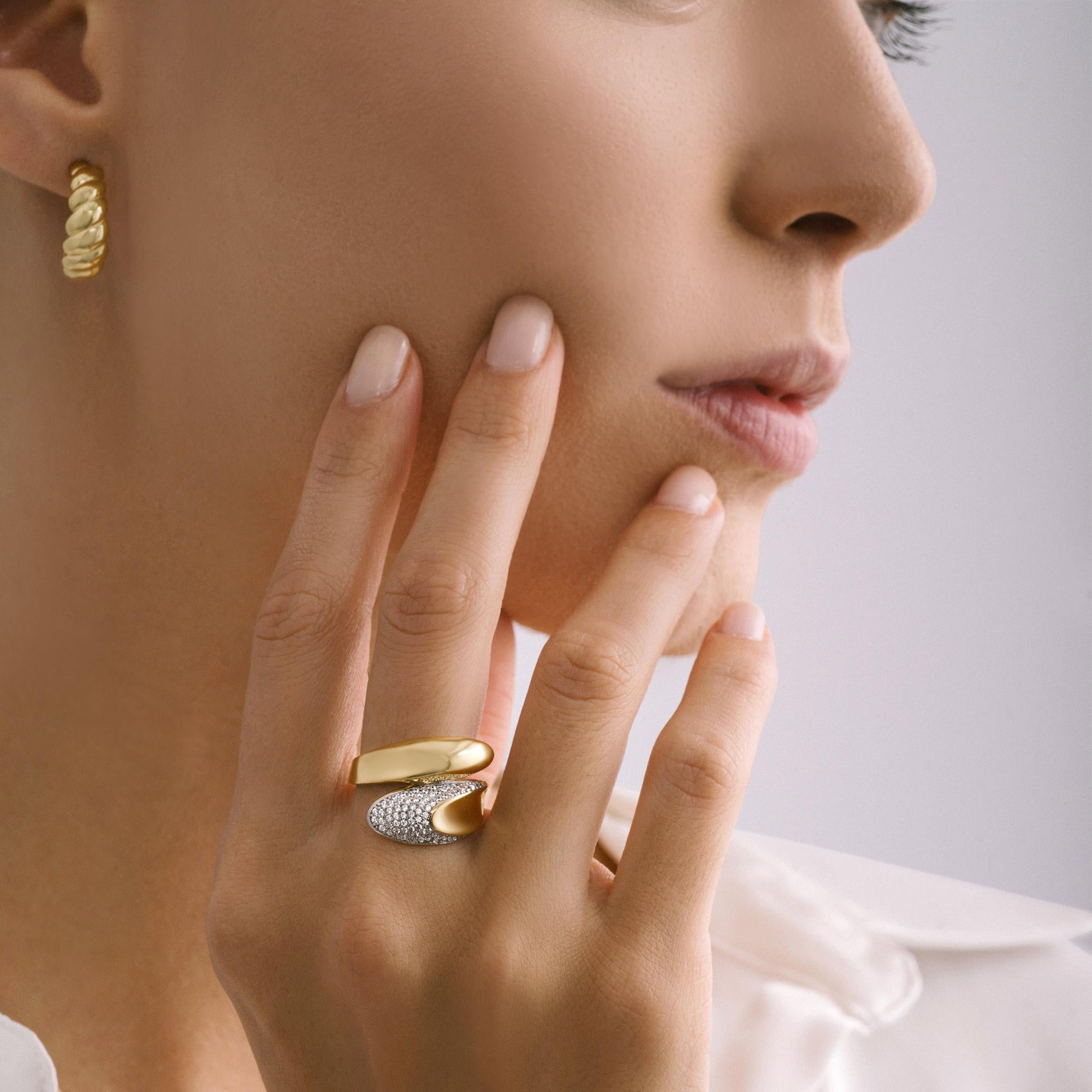 Moderno Orecchini Twist Croissant Half Hoop in oro massiccio 14 carati Minimalisti fatti a mano in vendita