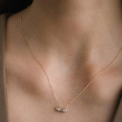 Collana con ciondolo Bar Zircon Small in oro massiccio 14 carati, minimalista e fatta a mano