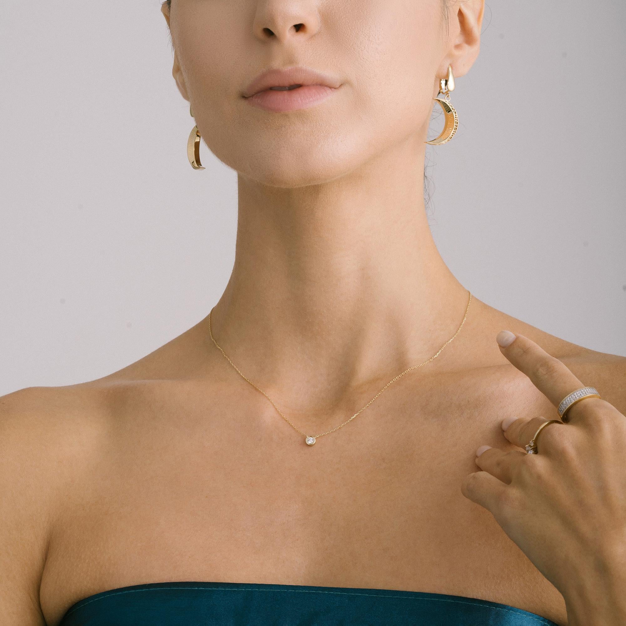 Moderno Collana con ciondolo con zircone solitario in oro massiccio 14 carati, minimalista e fatta a mano in vendita
