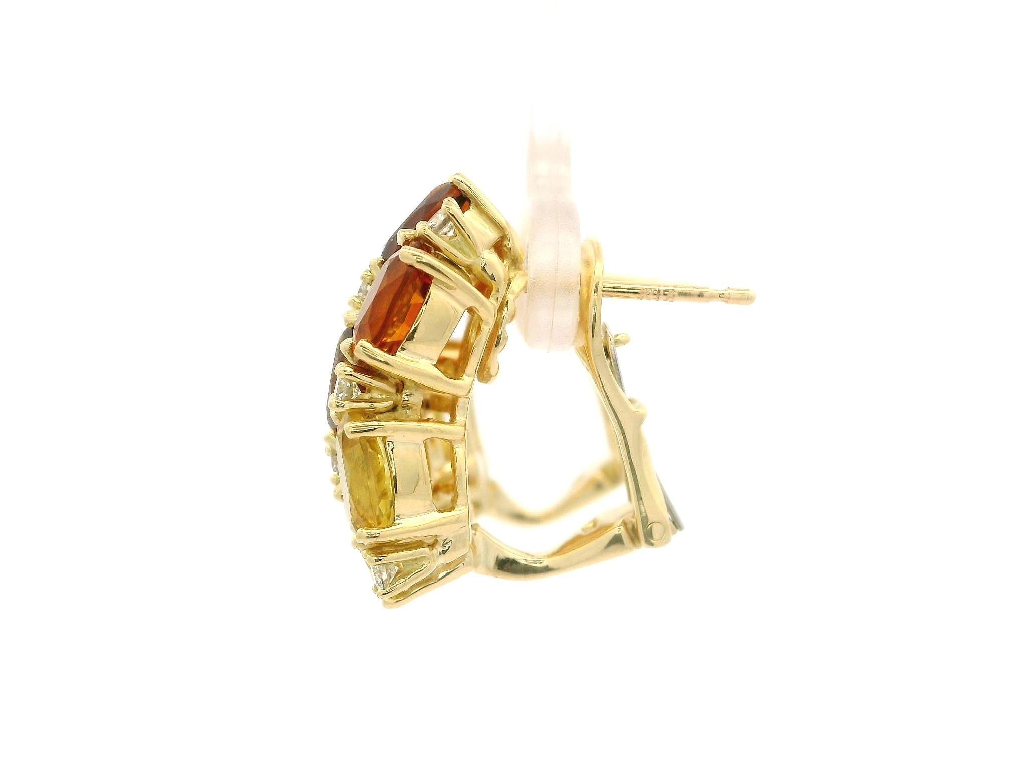Taille ovale Boucles d'oreilles pendantes Huggie en or massif avec citrine, quartz et diamants. en vente