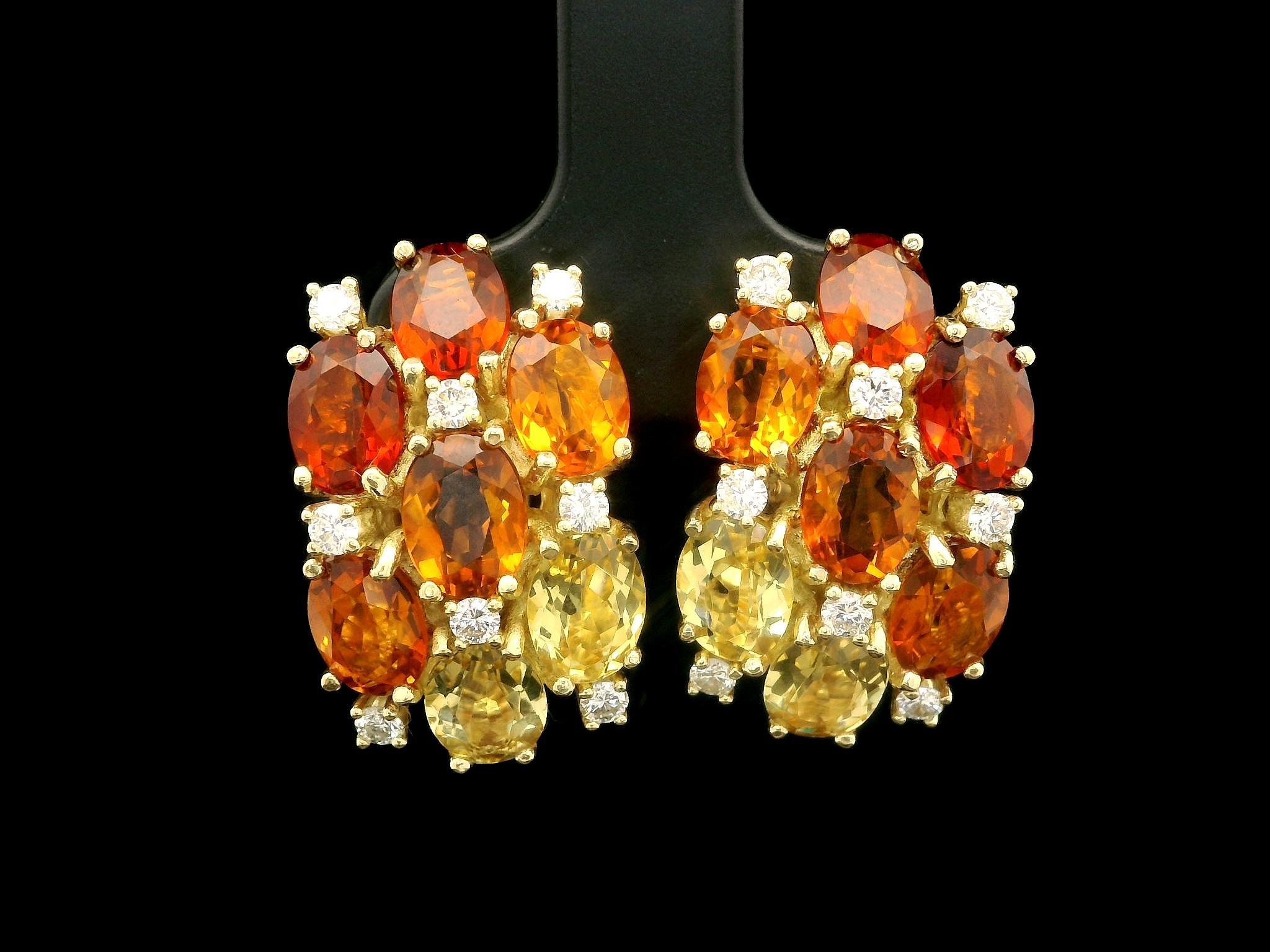 Boucles d'oreilles pendantes Huggie en or massif avec citrine, quartz et diamants. en vente 3