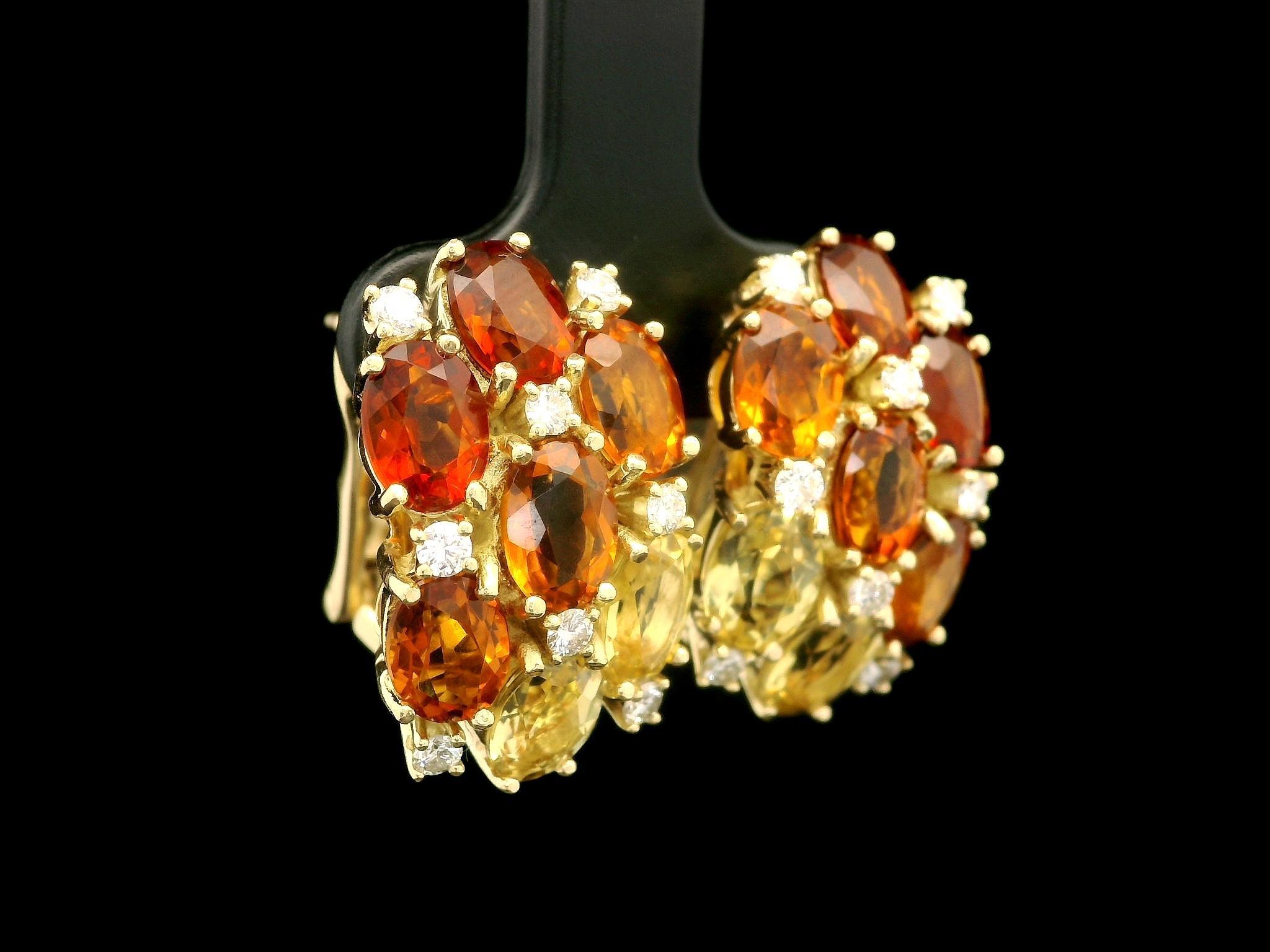 Boucles d'oreilles pendantes Huggie en or massif avec citrine, quartz et diamants. en vente 4