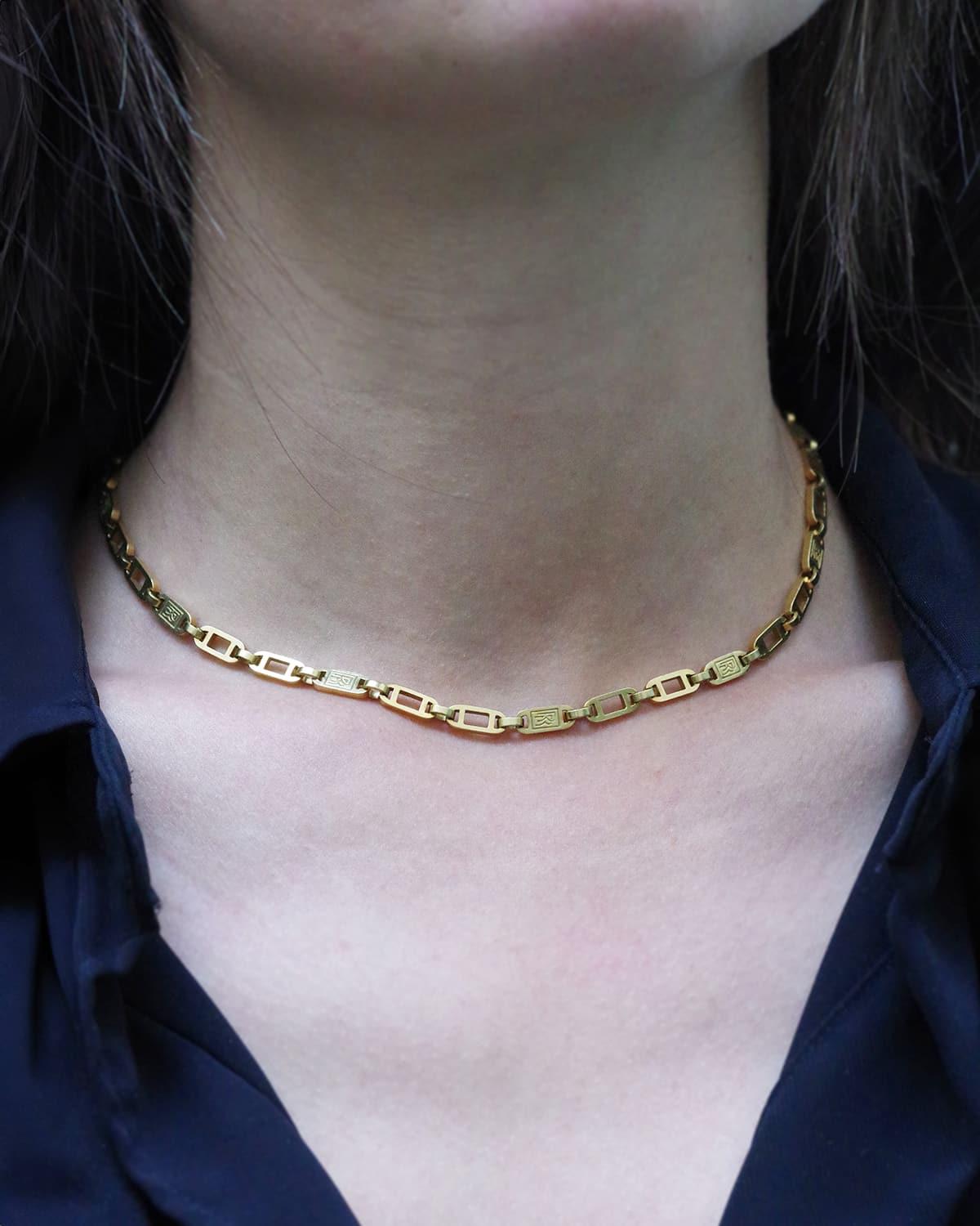 Catena per collana Rolls Royce in oro 18 carati. Catena composta da una maglia ovale in stile marinaro, alternata a maglie in oro massiccio con inciso il monogramma RR del famoso marchio di auto di lusso 