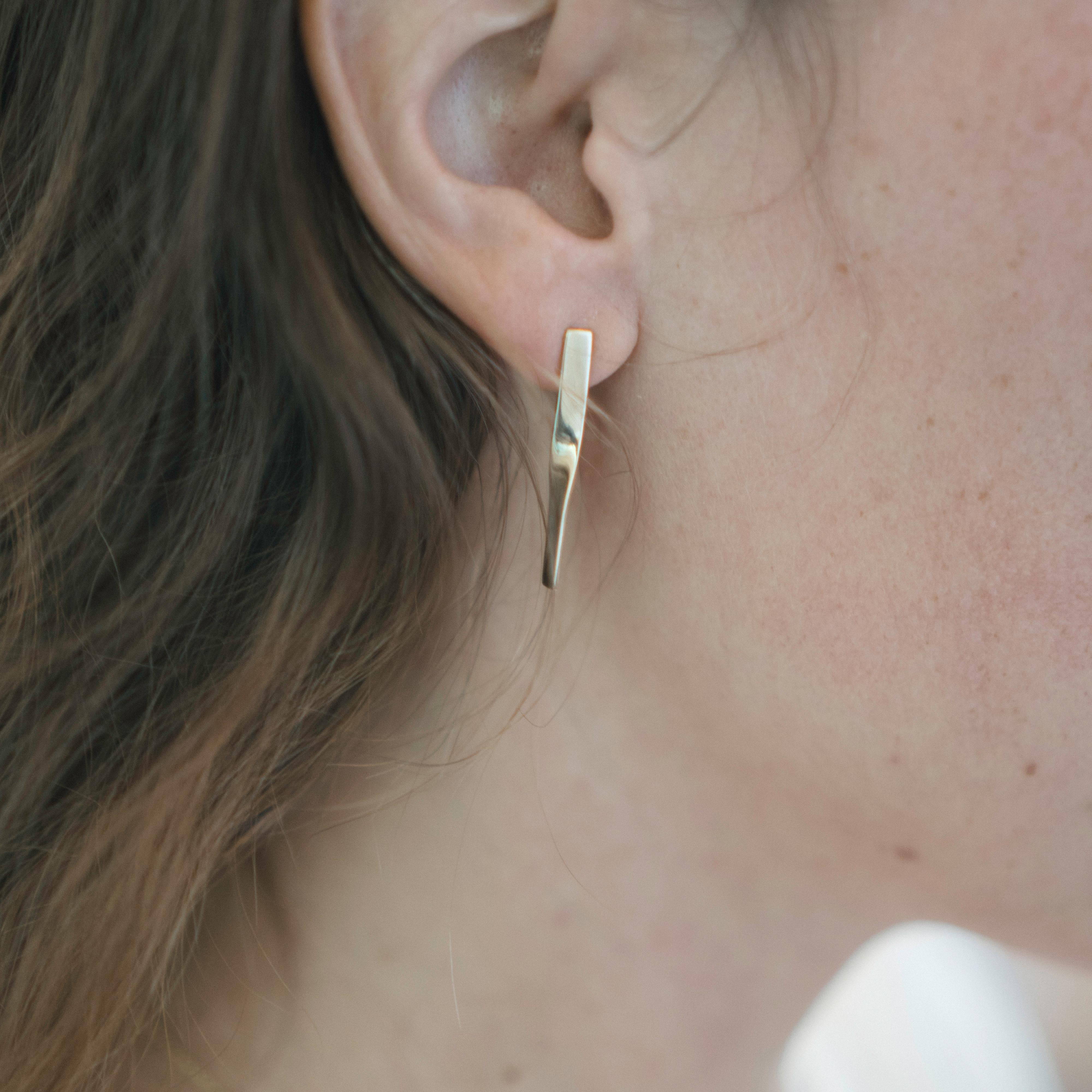 Contemporary Solid Gold Shift Bar Earrings For Sale