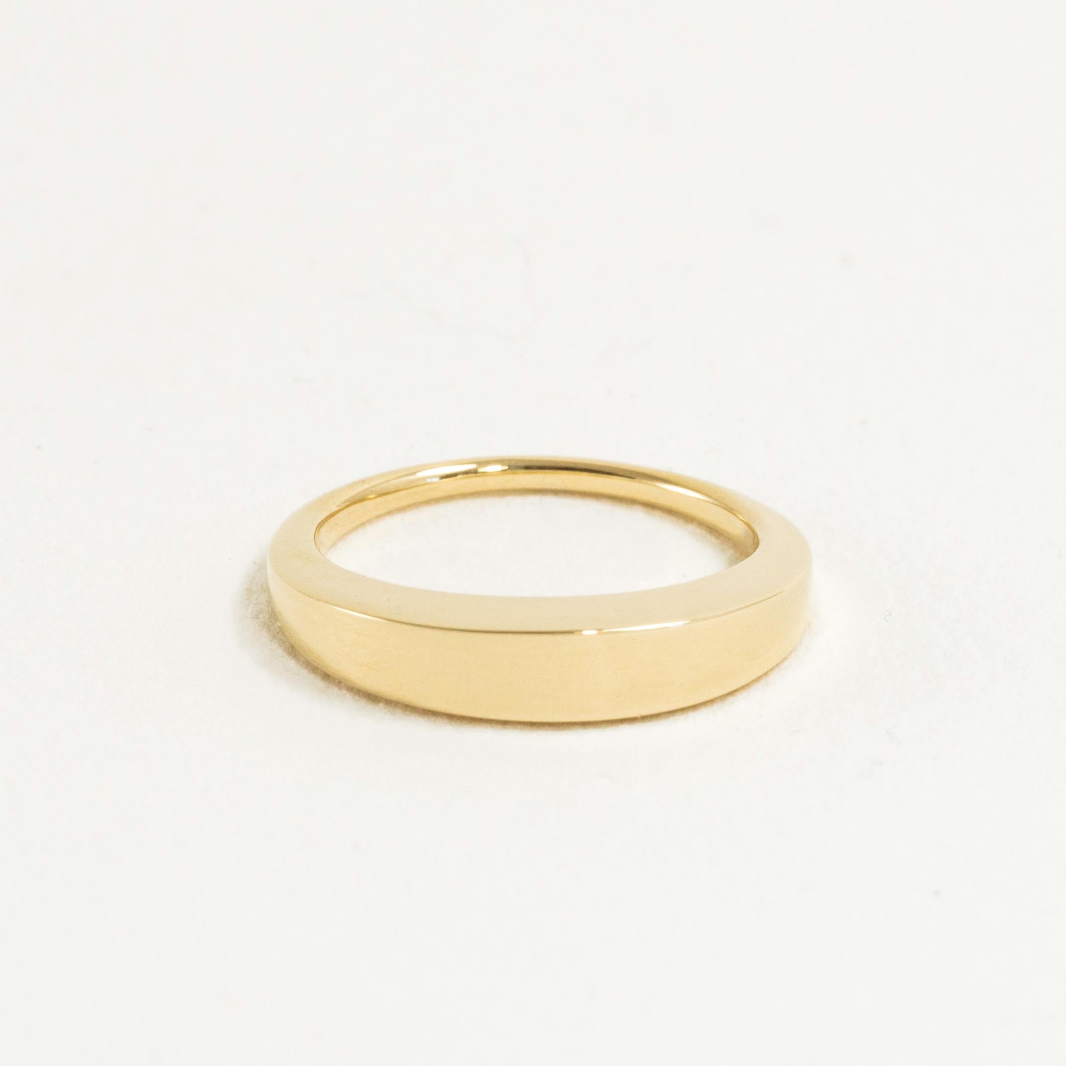 The Revolution Square ring steadily cycles from a lower circular band to a square-profile top and back again. As the classic rounded base shapeshifts into a bold and balanced gesture , this piece reminds us to enjoy life’s transitional interludes