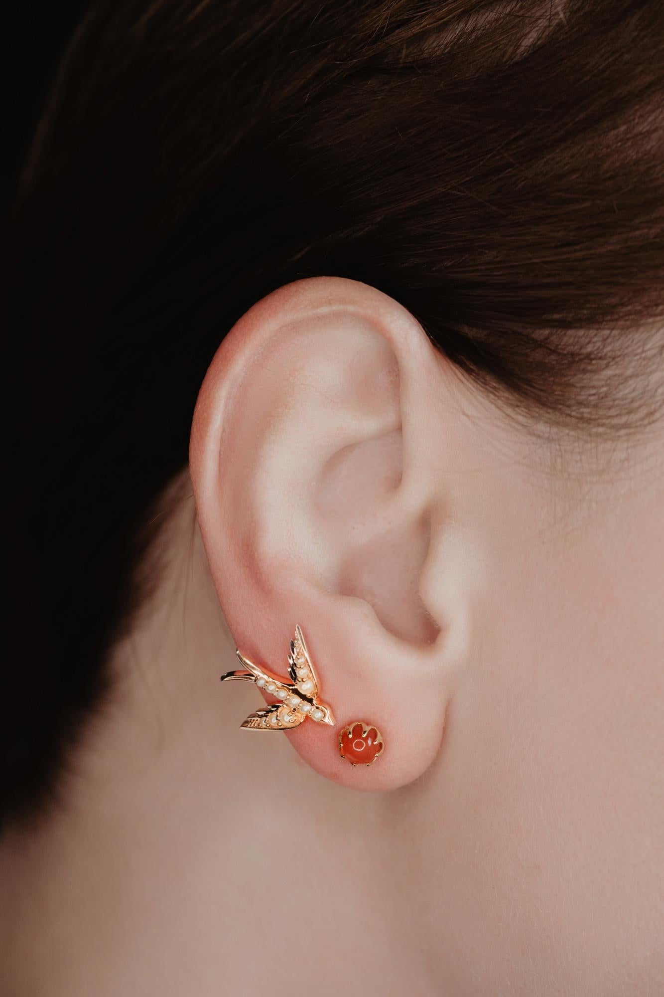 Round Cut Solid Gold Swallow Bird Single Stud Earrings, 14K Gold Pearl Bird Earring For Sale