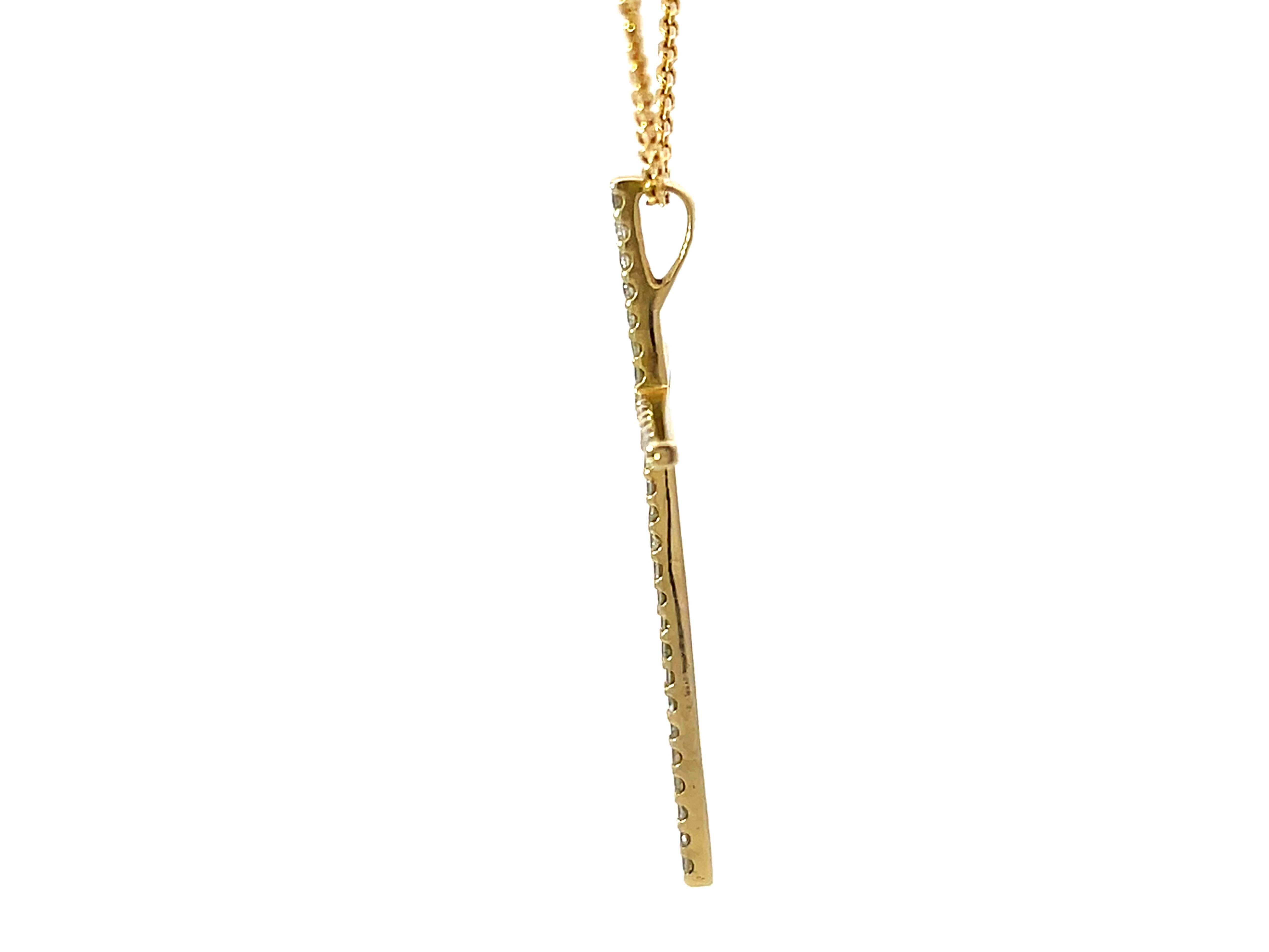 Collier croix en or massif à diamants fins Pour femmes en vente