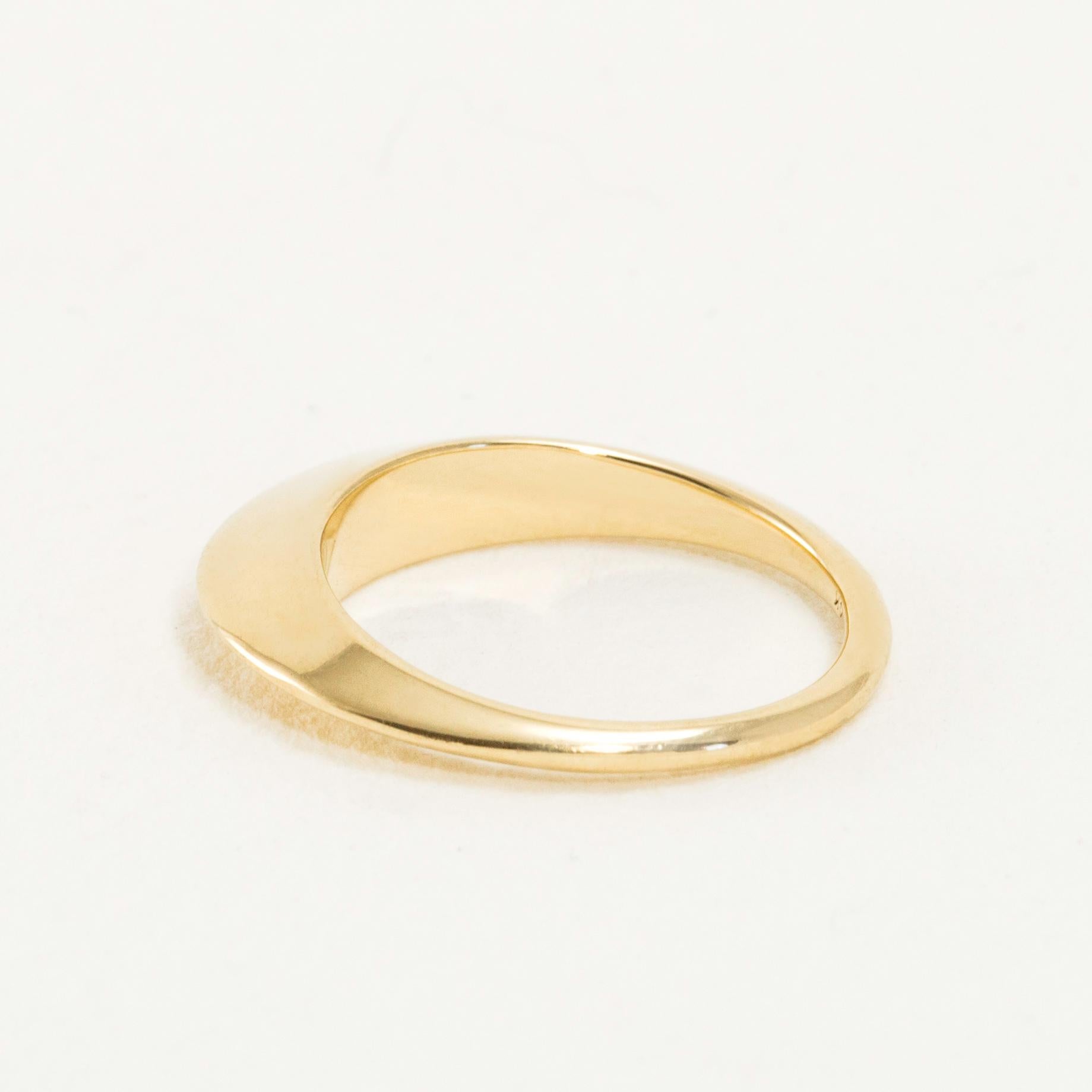 The Revolution Triangle ring gracefully cycles from a lower circular band to a triangular  top and back again. As the classic rounded base evolves into a strikingly minimalist edge, this piece  reminds us to enjoy life’s transitional interludes and
