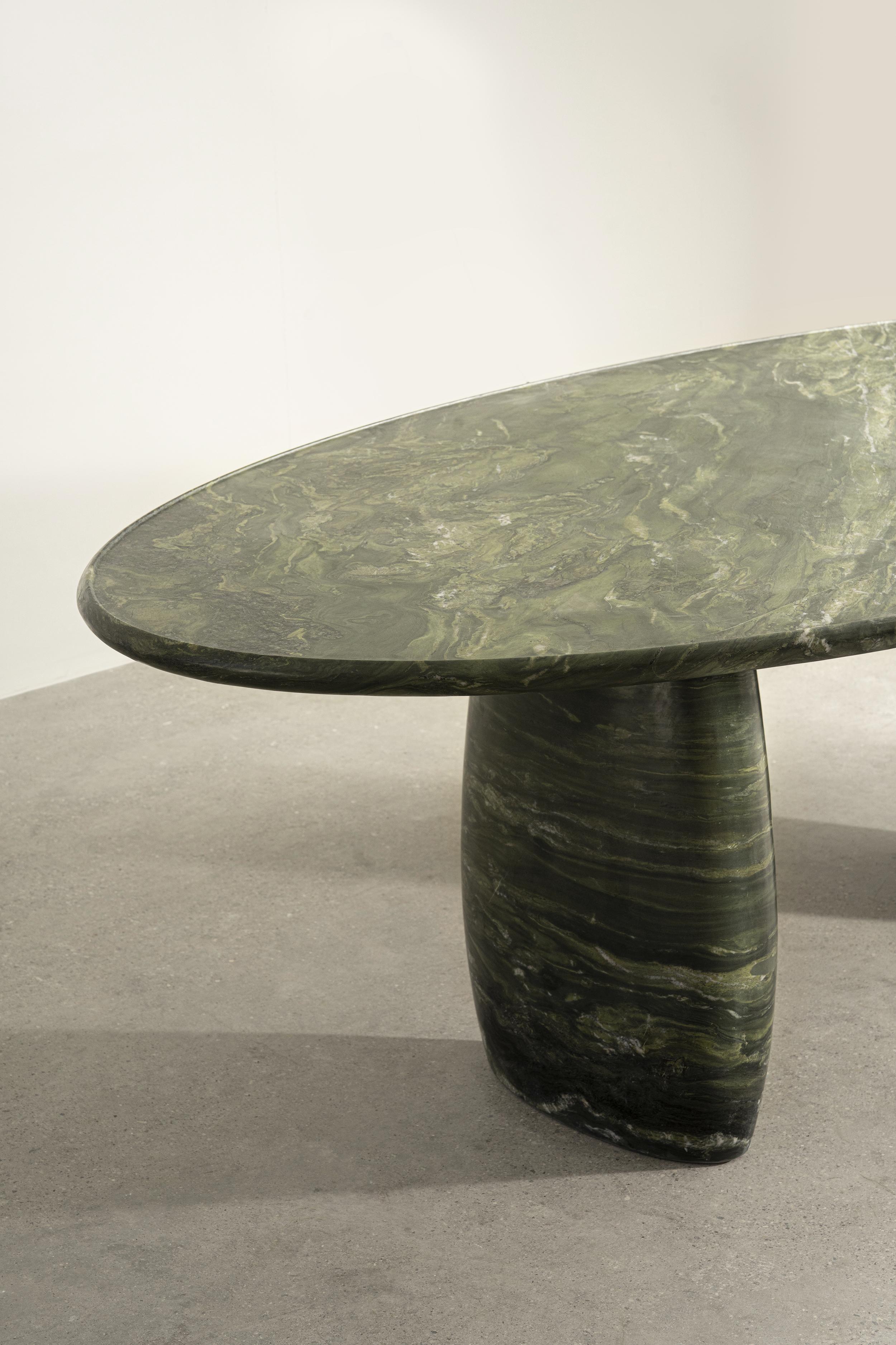 Table en granit massif en vente 1