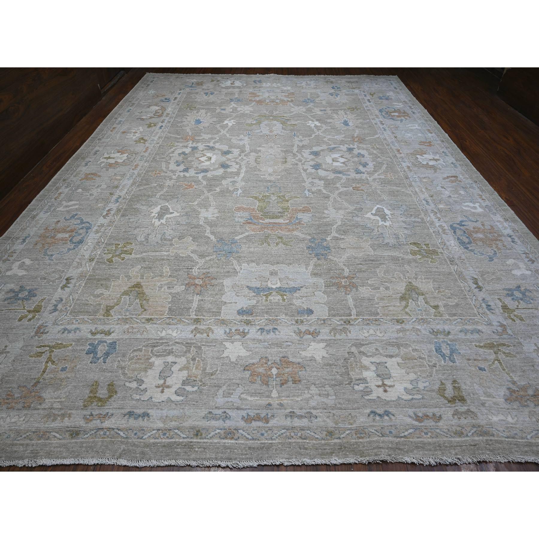 Esta fabulosa alfombra anudada a mano ha sido creada y diseñada para ofrecer mayor resistencia y durabilidad. Esta alfombra ha sido elaborada a mano durante semanas con el método tradicional que se utiliza para hacer
Tamaño exacto de la alfombra en