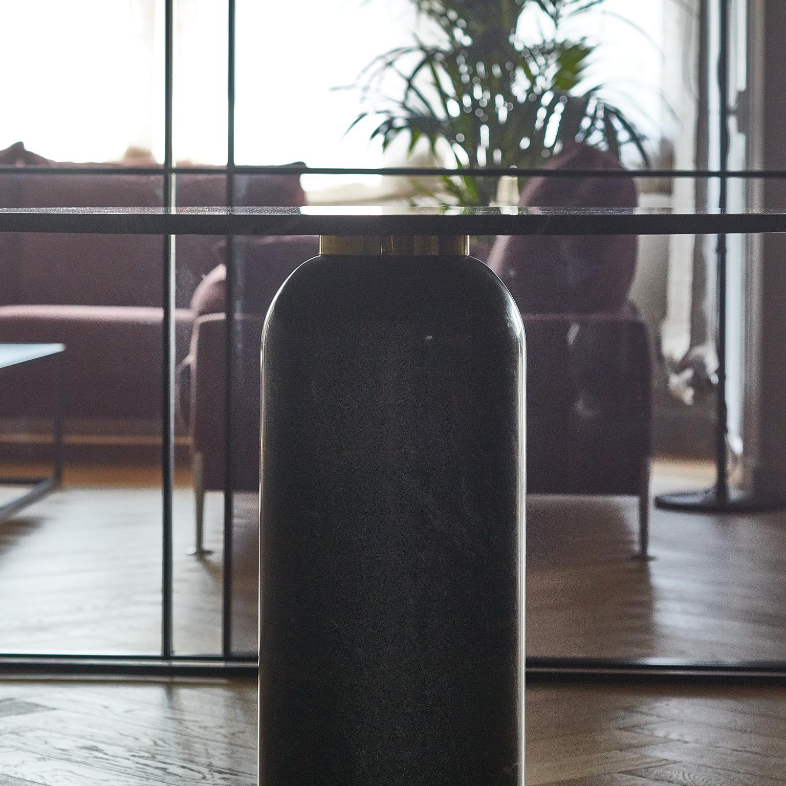 mármol macizo Macael Verde, mesa de comedor redonda con detalle de latón, Roser en venta 1