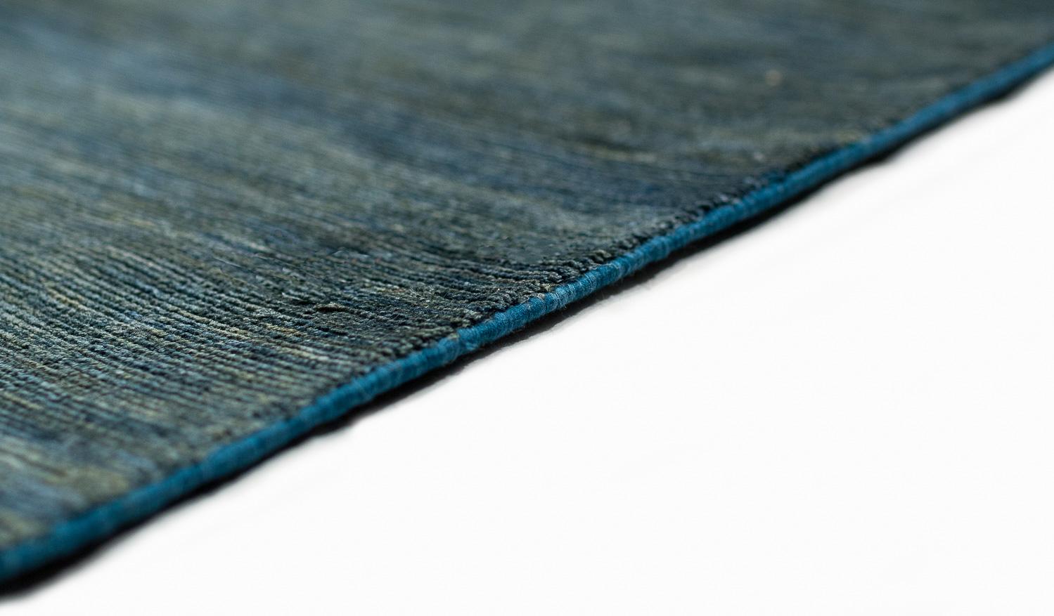 Seda de nudo fino de tinte natural verde sólido con paneles finales dorados de Joseph Carini en venta 4