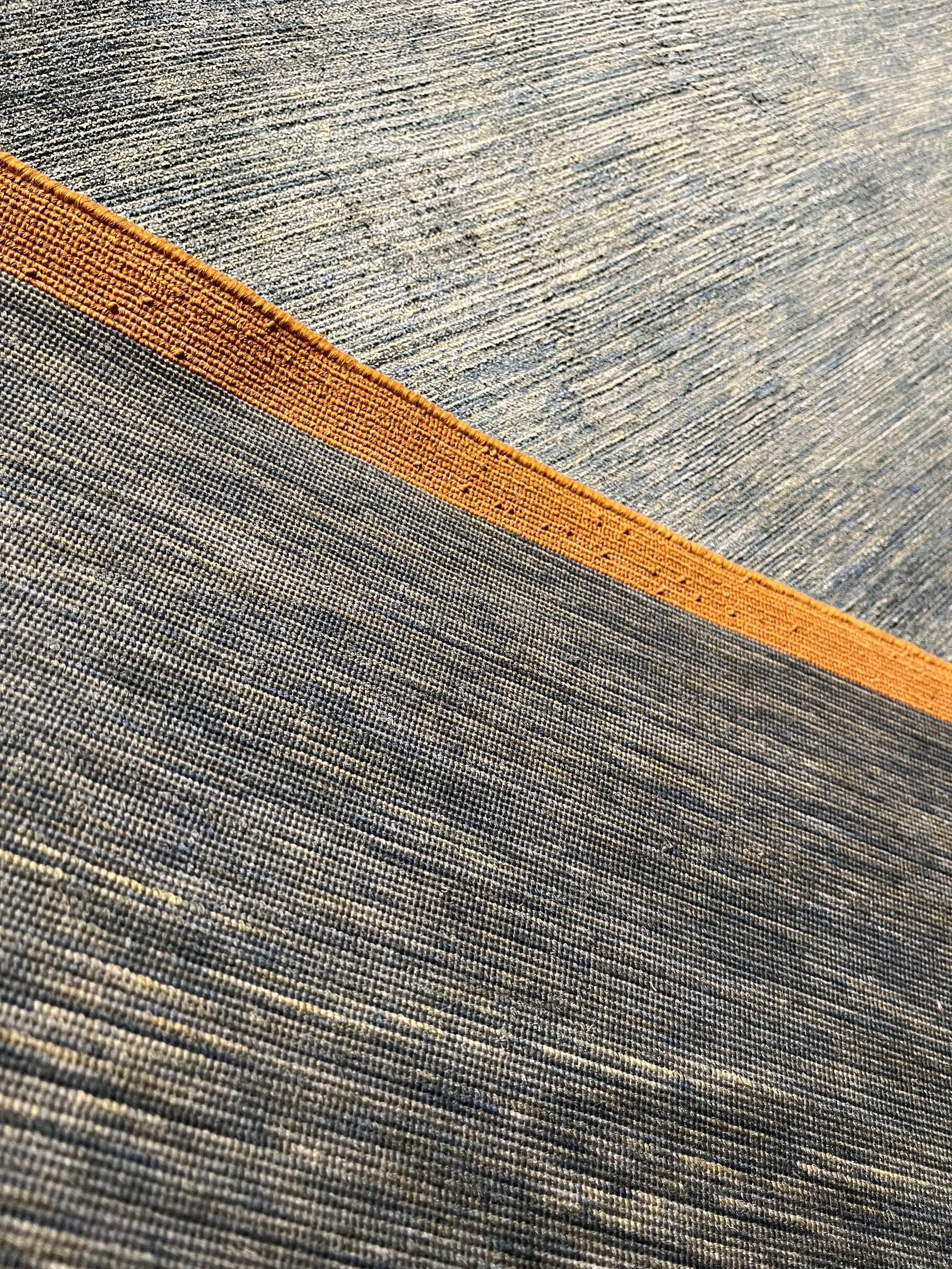 Seda de nudo fino de tinte natural verde sólido con paneles finales dorados de Joseph Carini en venta 6