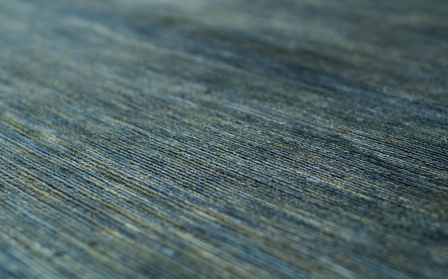 Seda de nudo fino de tinte natural verde sólido con paneles finales dorados de Joseph Carini en venta 2
