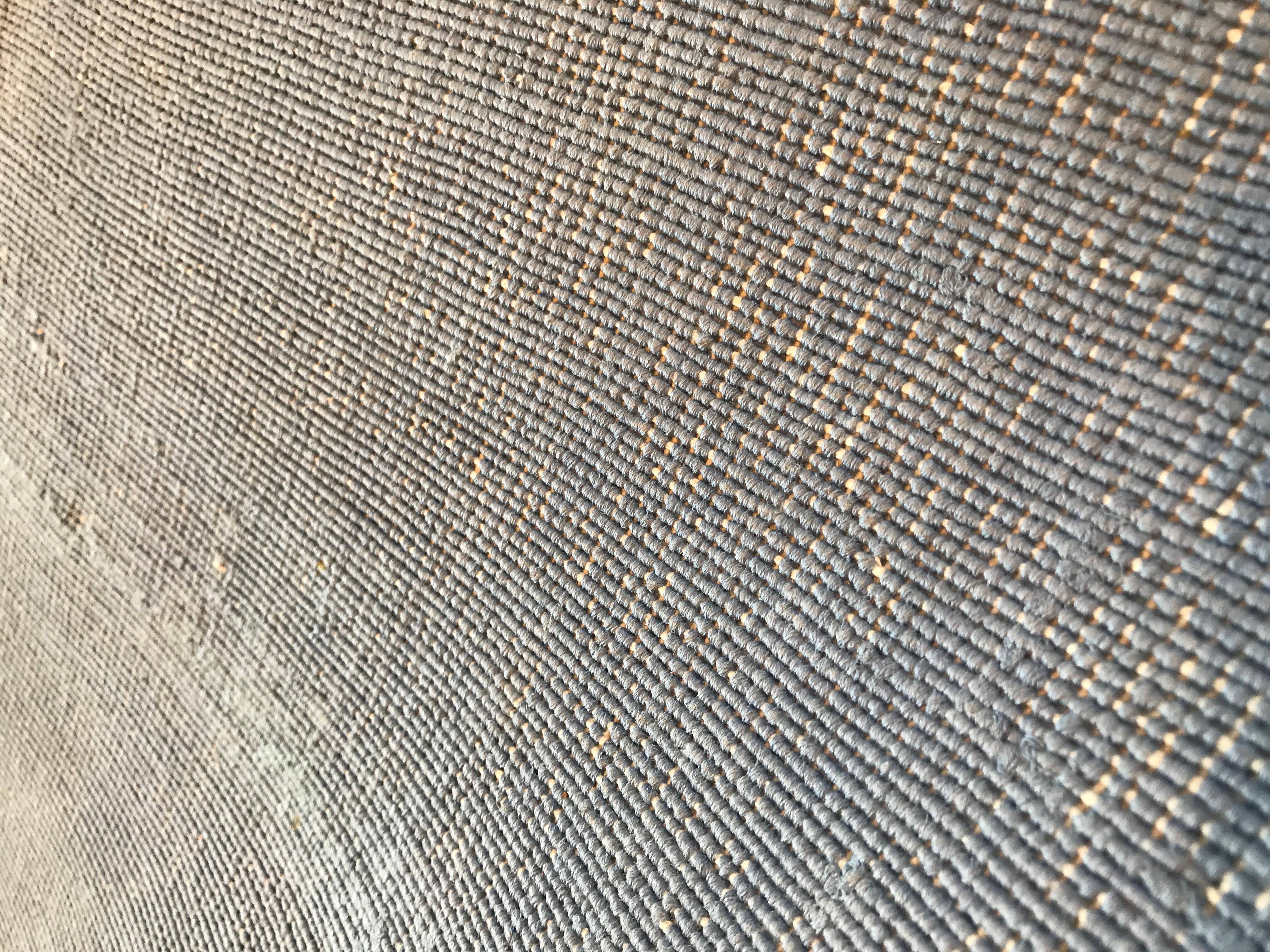 Massivgrauer Teppich (Handgeknüpft) im Angebot