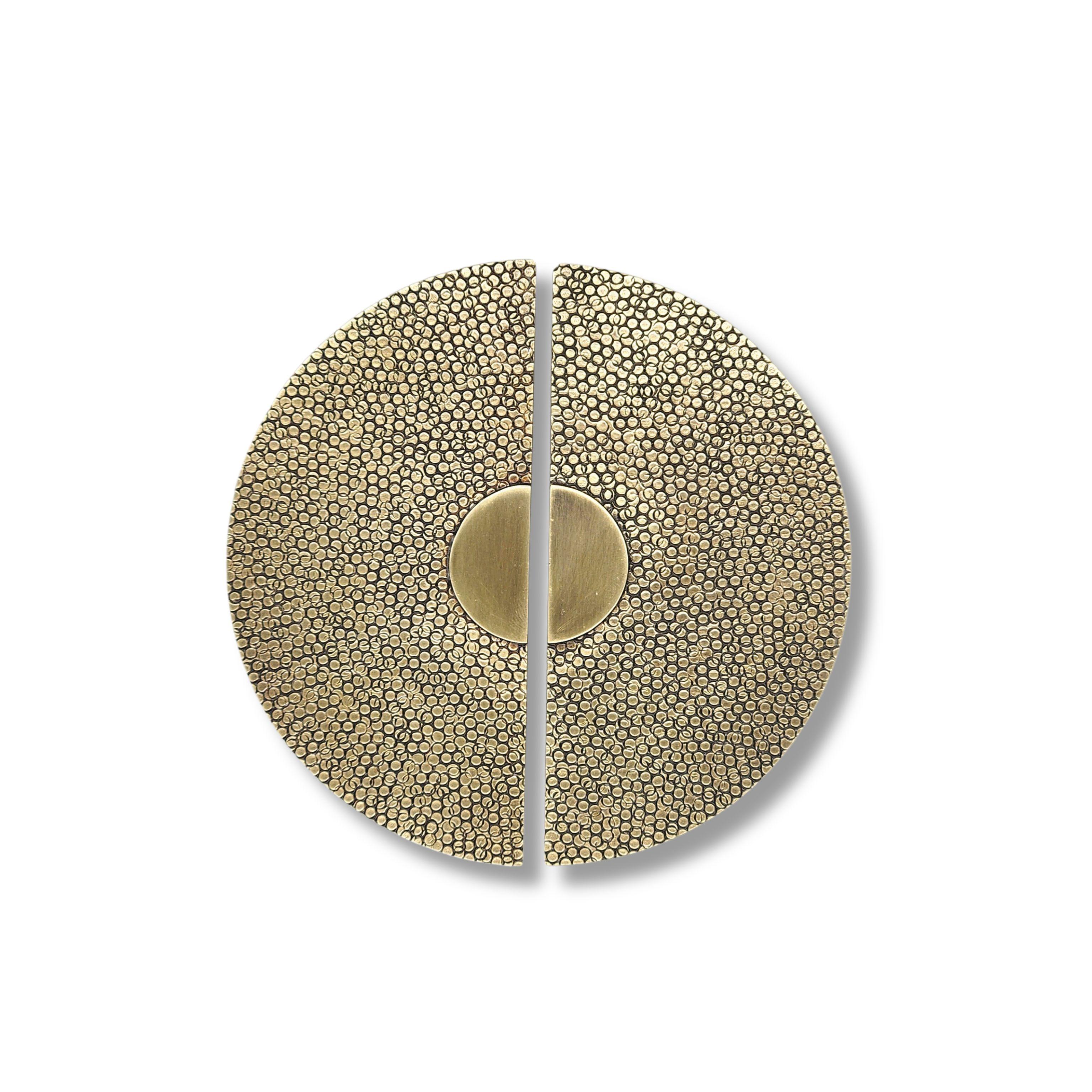 Tirante per mobile in ottone massiccio martellato  Ø12 cm Collezione Art Déco In condizioni Nuovo in vendita a Marrakech, MA