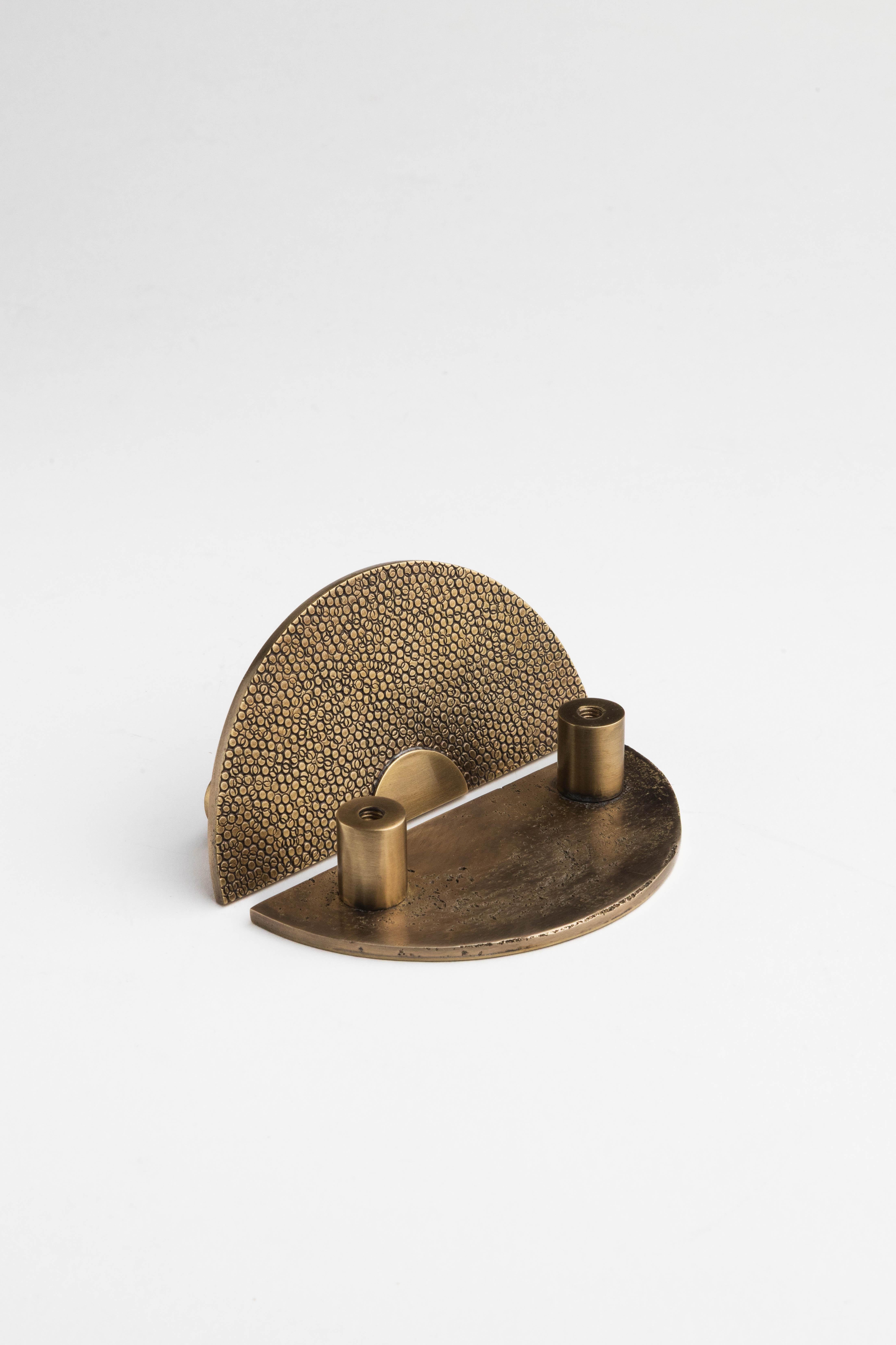 Ottone Tirante per mobile in ottone massiccio martellato  Ø12 cm Collezione Art Déco in vendita