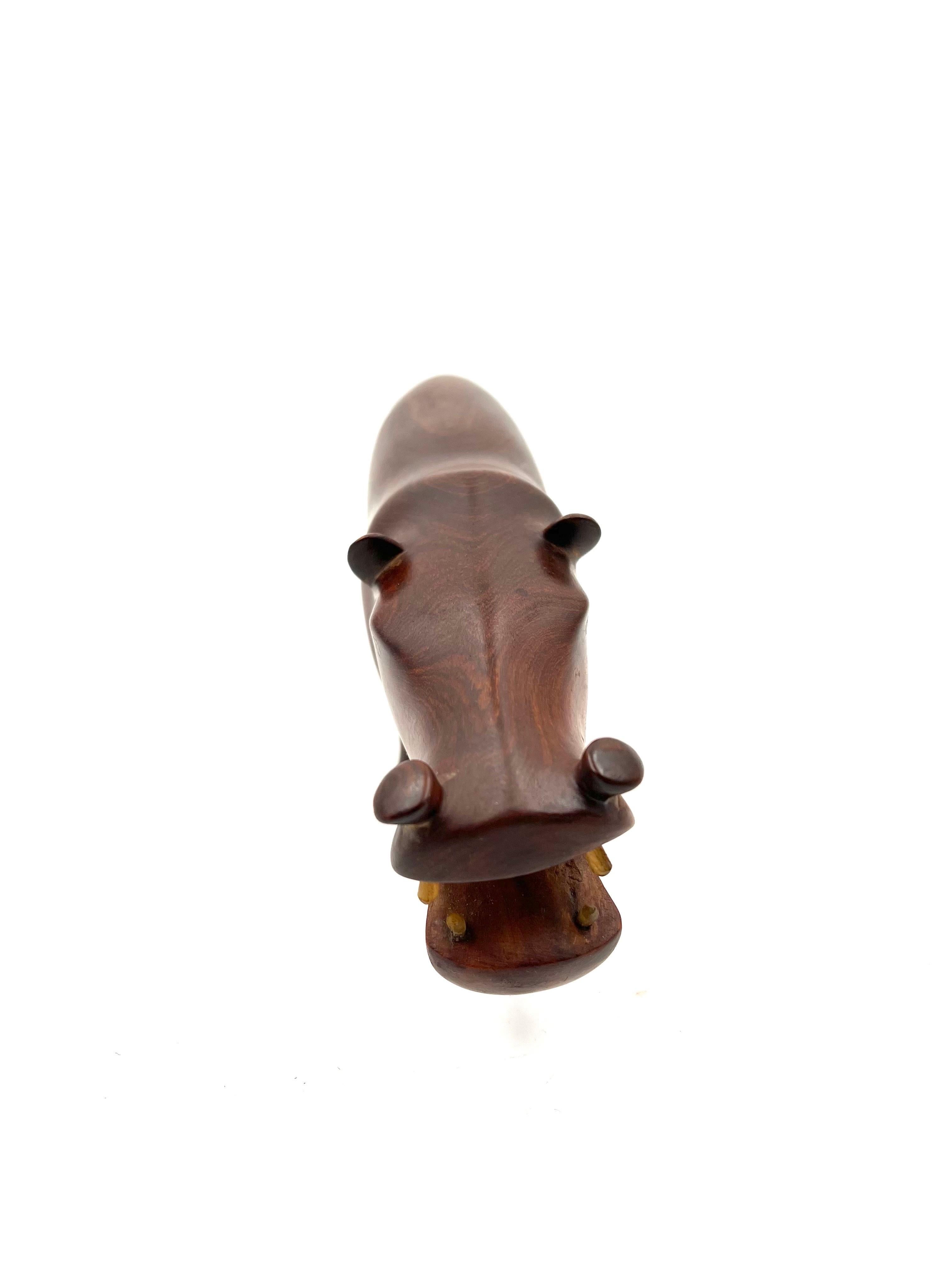 sculpture hippopotame bois