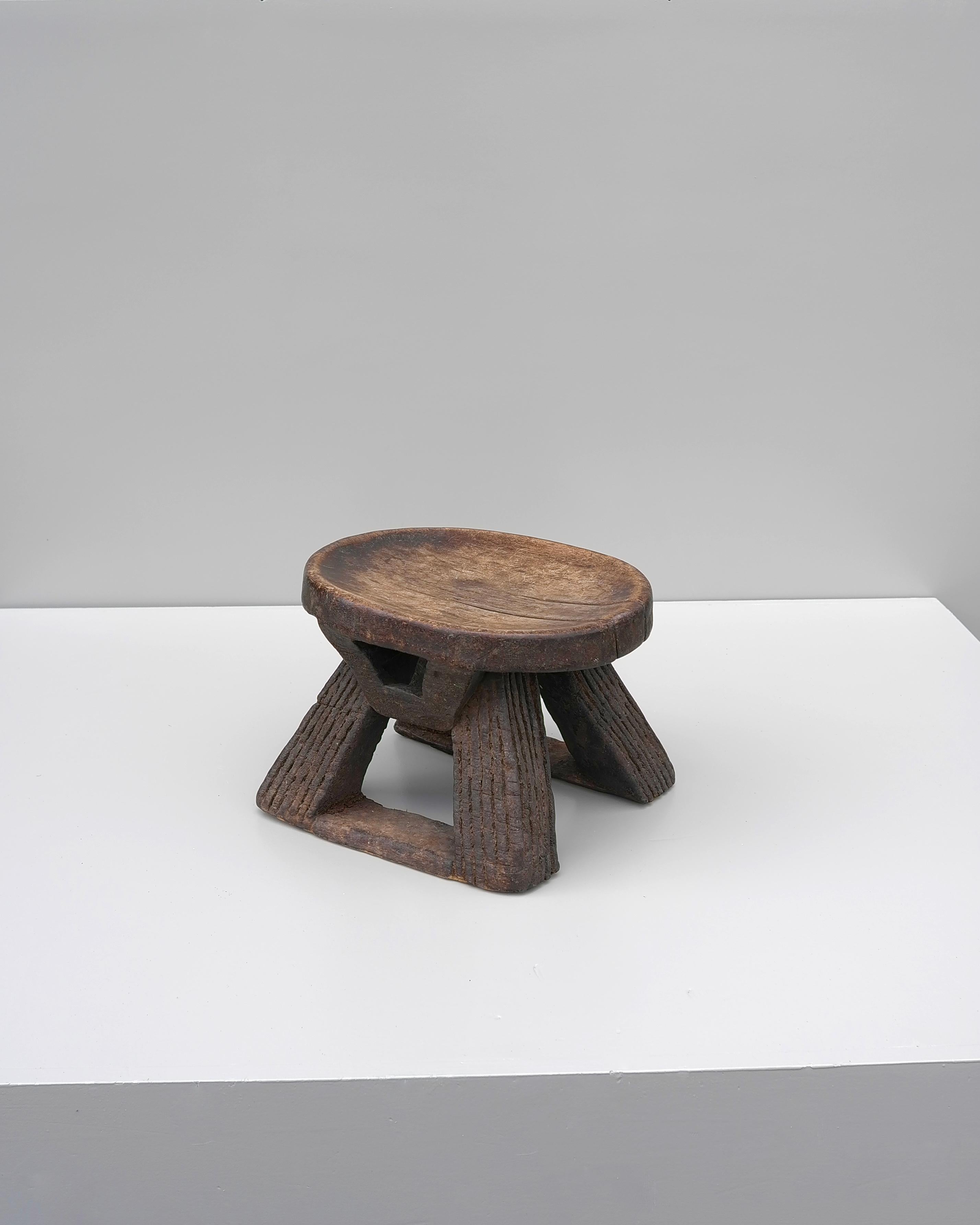 Mid-20th Century Solid hand Carved Wooden Stool Bamileke Cameroon Afrika For Sale