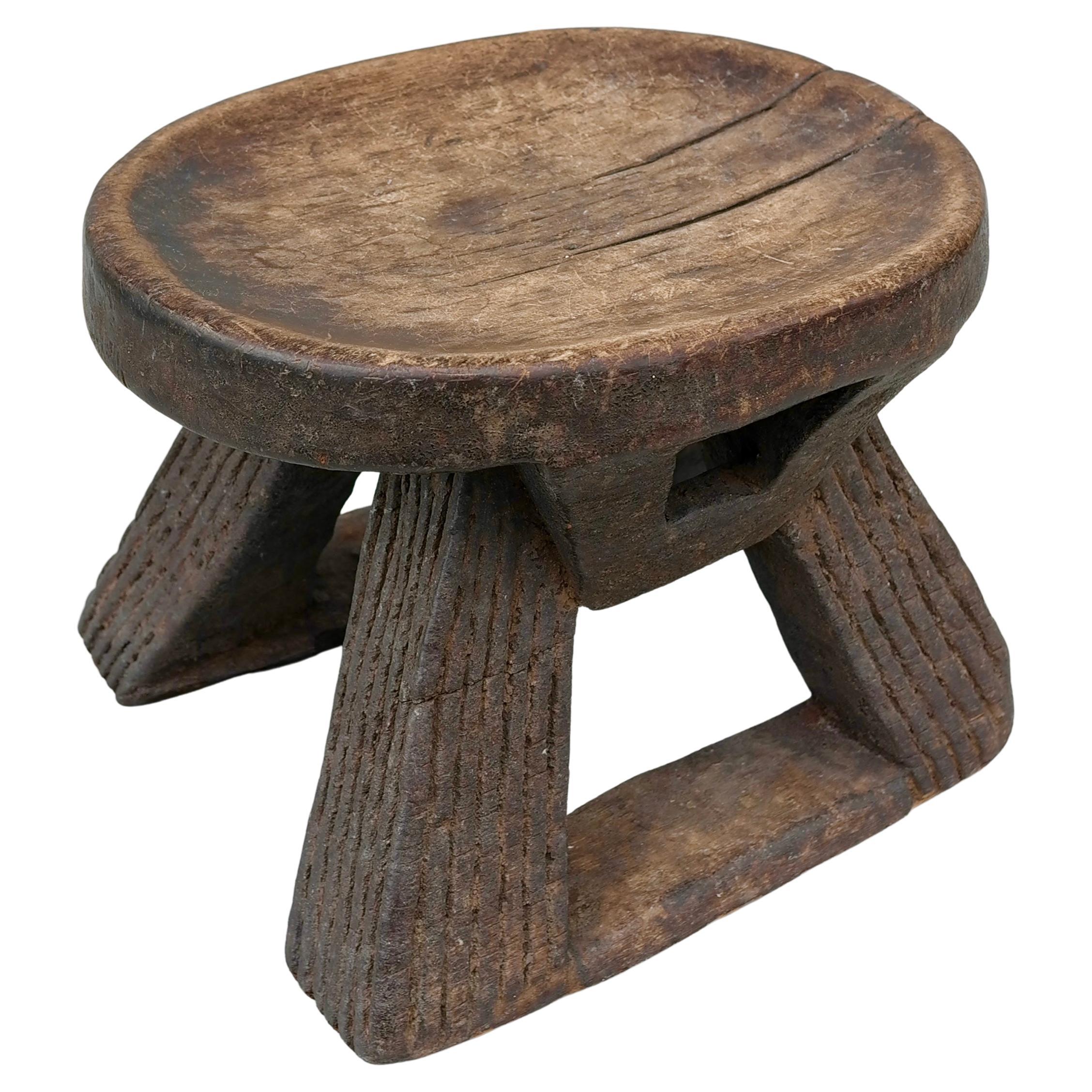Solid hand Carved Wooden Stool Bamileke Cameroon Afrika For Sale
