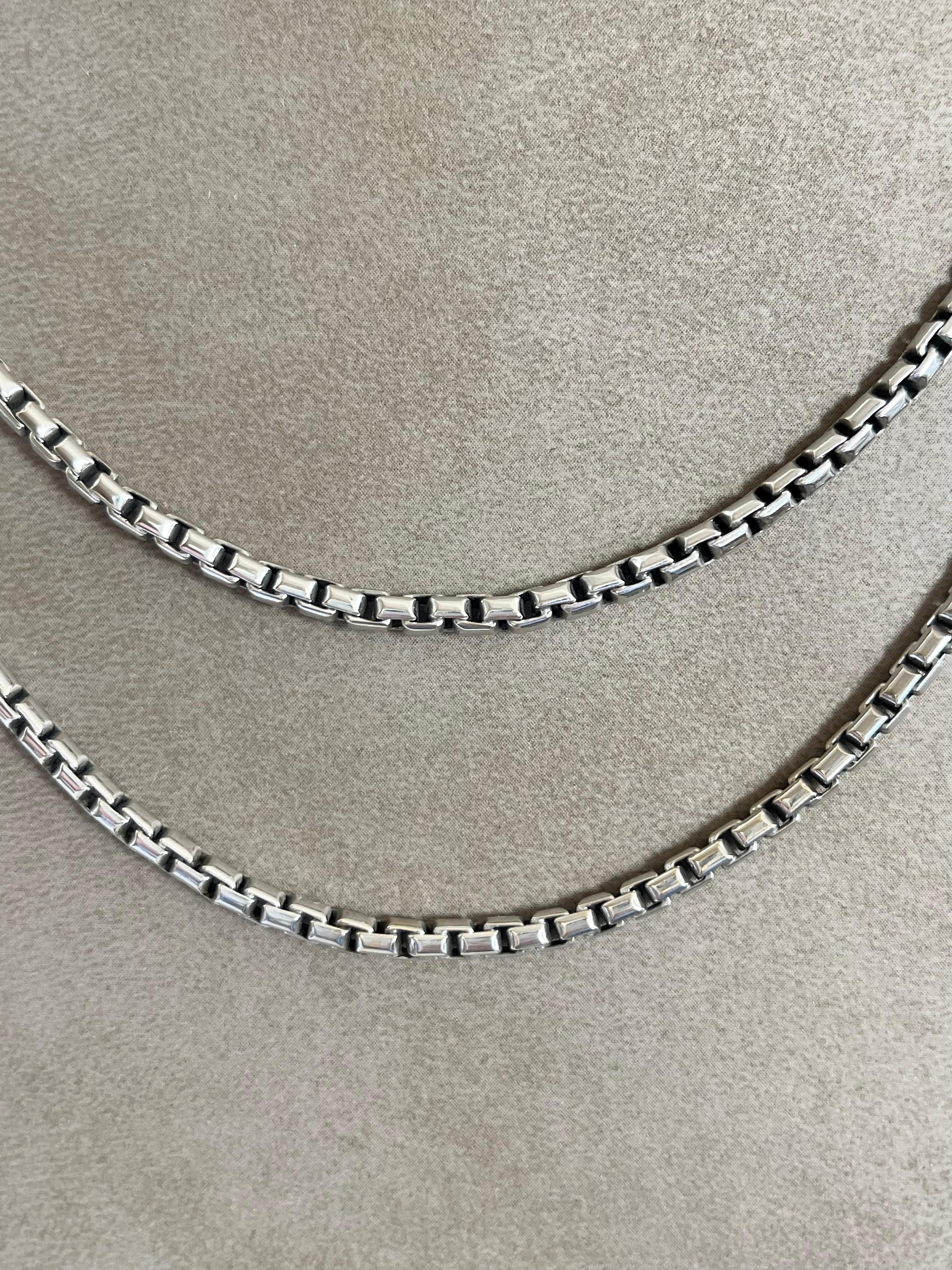 Very classy solid handmade 18 K white Gold chain, length 90 cm. Can be word as a long chain or as a shorter version with 2 rows. 59.78 grams. Also an ideal necklace for a man!
Masterfully handcrafted piece! Authenticity and money back is