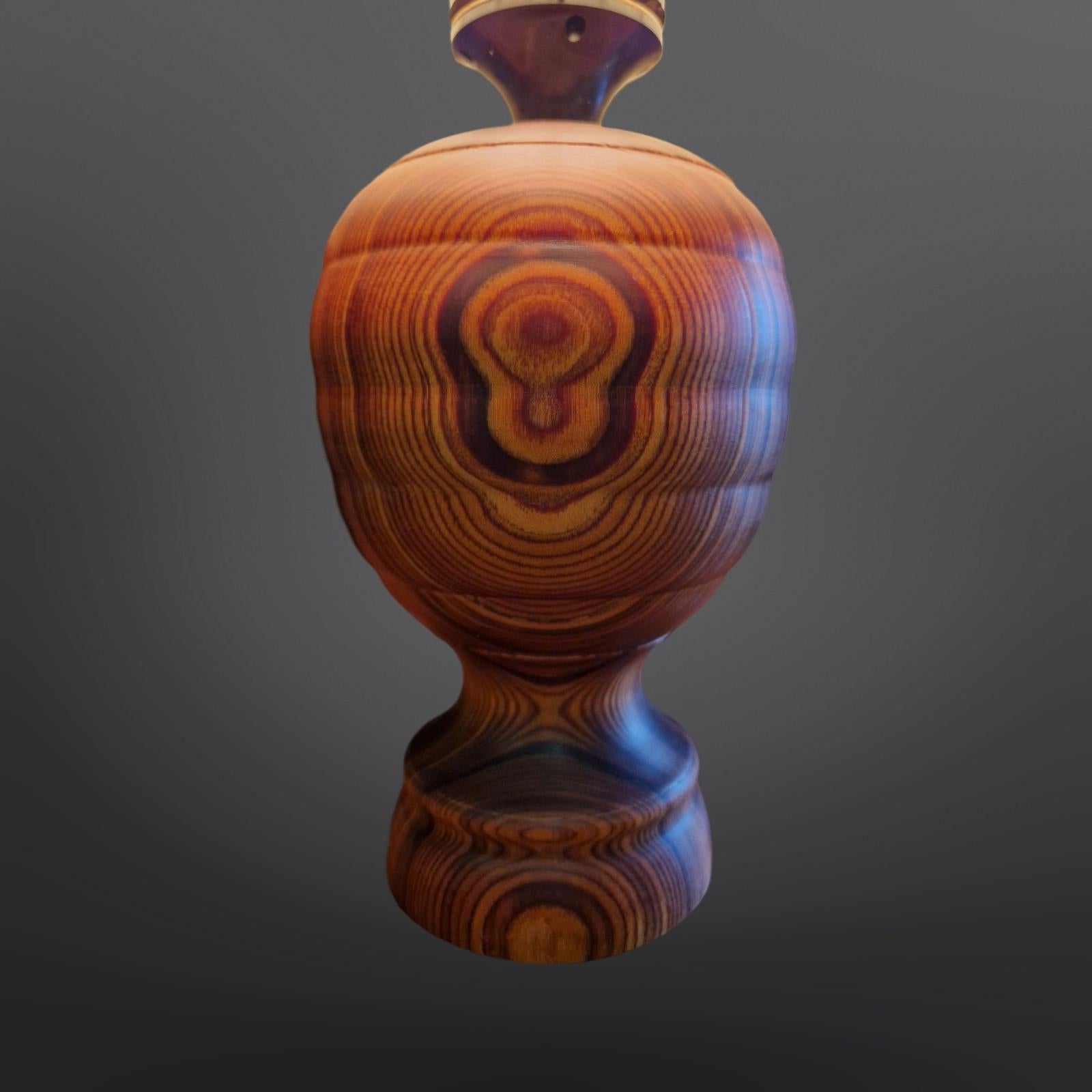Lampe de table en bois massif, Scandinavie, années 1950 Bon état - En vente à ECHT, NL