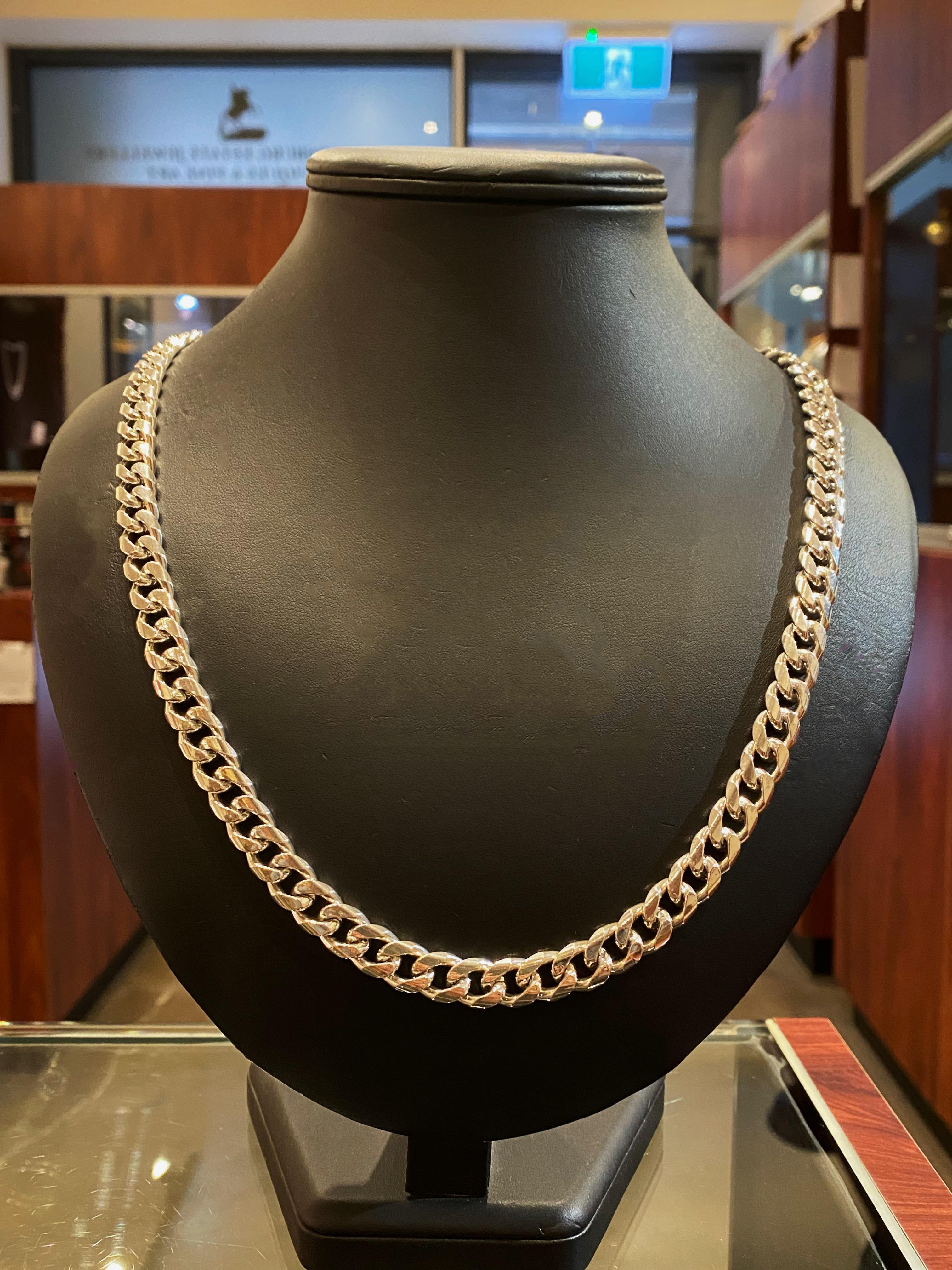 Solid 925 Sterling Silver Curb / Cuban links mens’ chain 
featuring luxurious bright (polished) finish   

Of desirable length – 64.5cm – 25.4” & 
solid weight - 123.2gr.,
completed by solid lobster clasp
stamped 925 

Chain’s width: 10mm