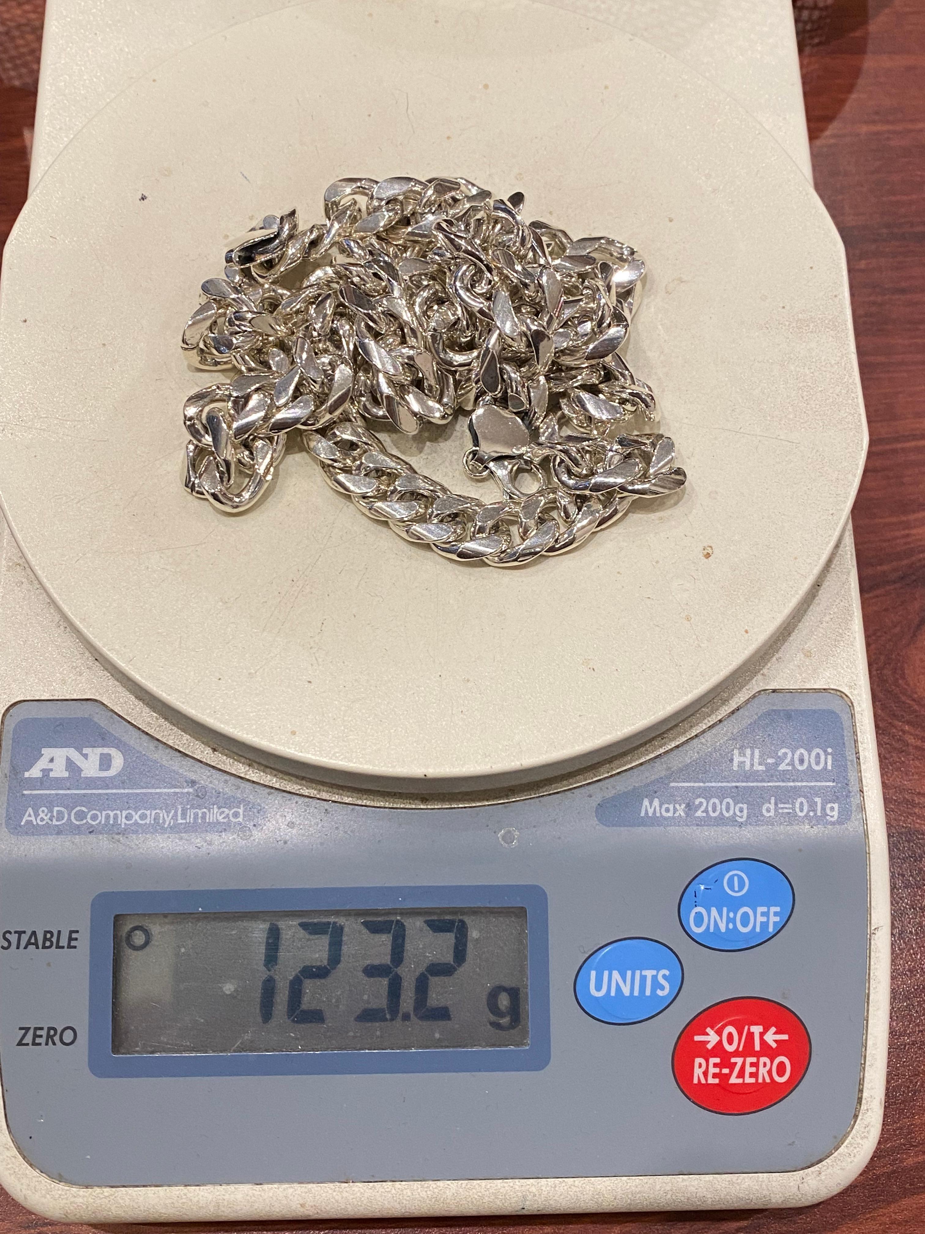 Solid & Heavy 925 Sterling Silver Curb Link Mens' Chain Necklace, 123gr. 64.5cm. In Excellent Condition For Sale In MELBOURNE, AU