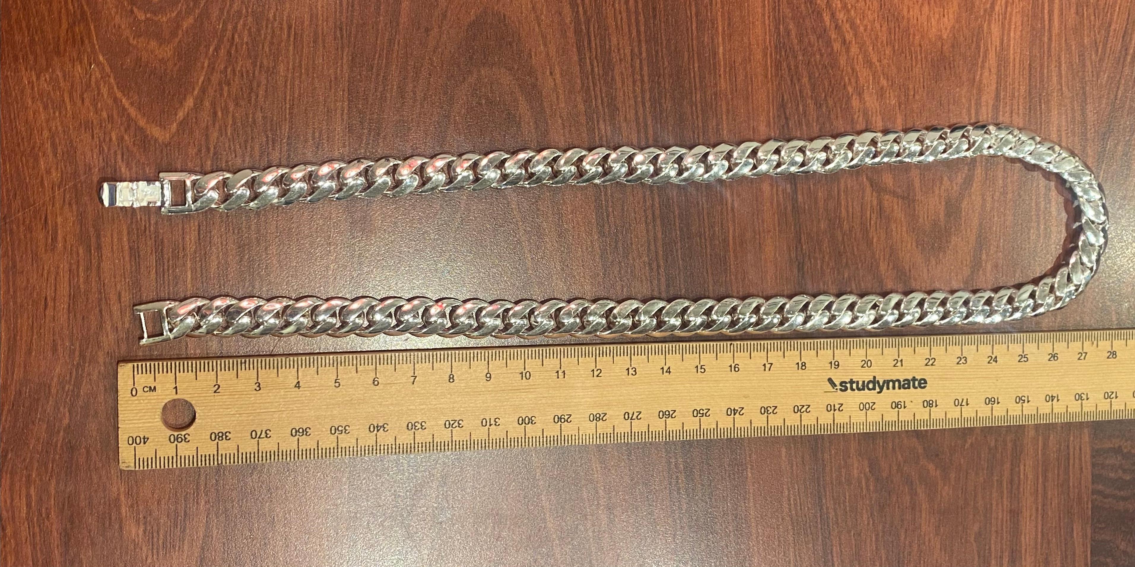 Catena da uomo in argento massiccio 925 con maglie cubane, 
con una lussuosa finitura brillante (lucida)   

Di lunghezza desiderabile - 58,5 cm - 23