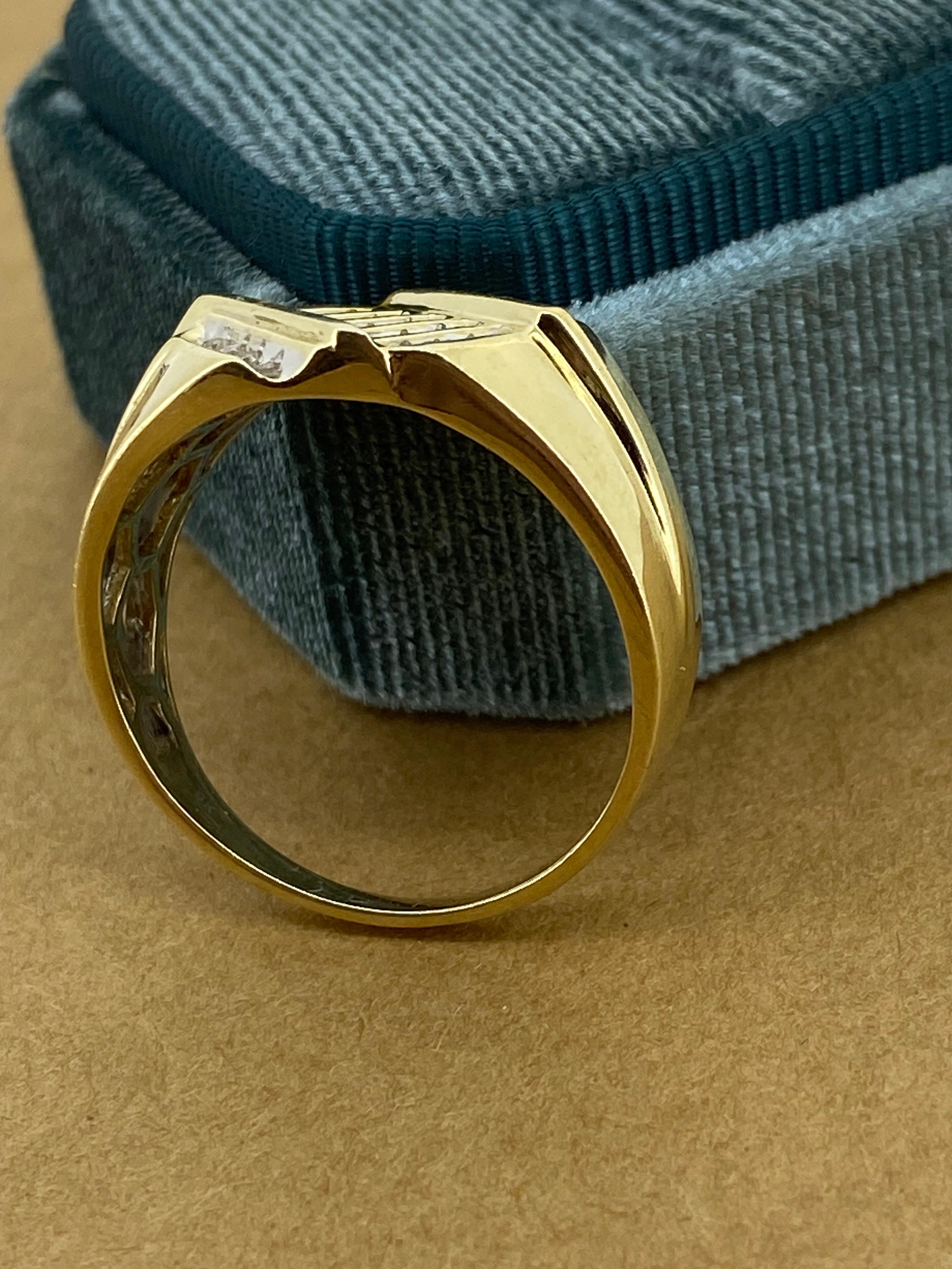 Massiv & schwerer 9K Gelbgold & 0,80 Karat Diamant-Cluster Retro Herrenring. im Zustand „Hervorragend“ im Angebot in MELBOURNE, AU