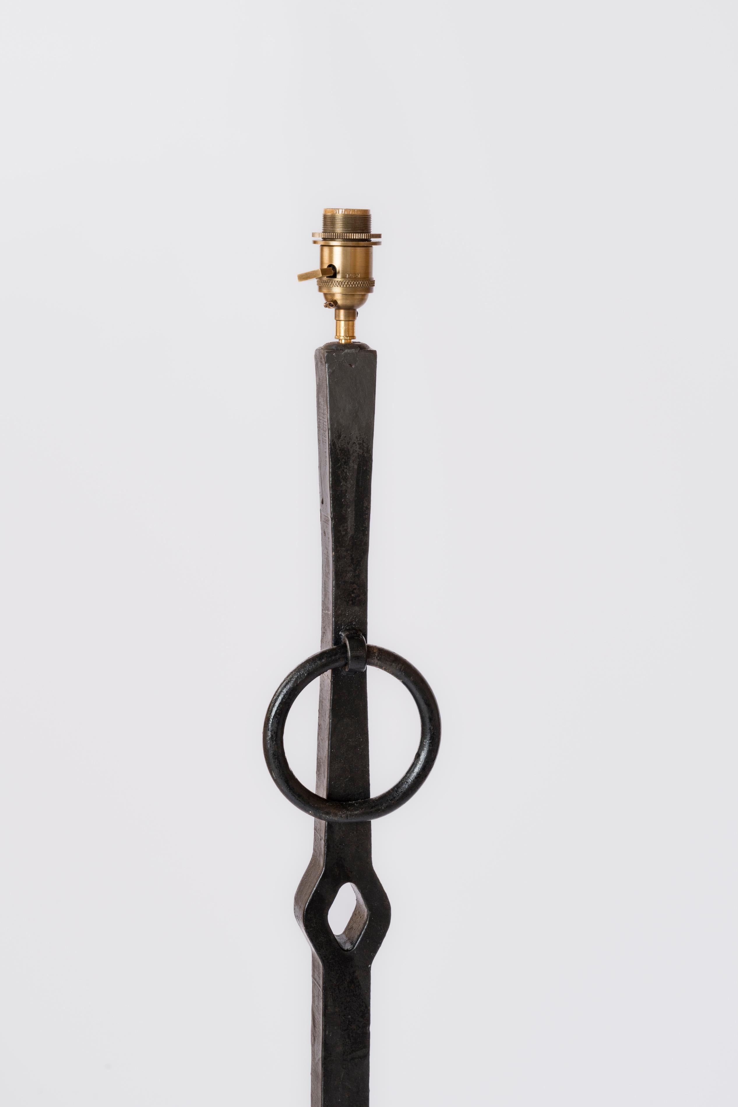 Lámpara de Pie Brutalista de Hierro Macizo - Francia Años 70 Francés en venta