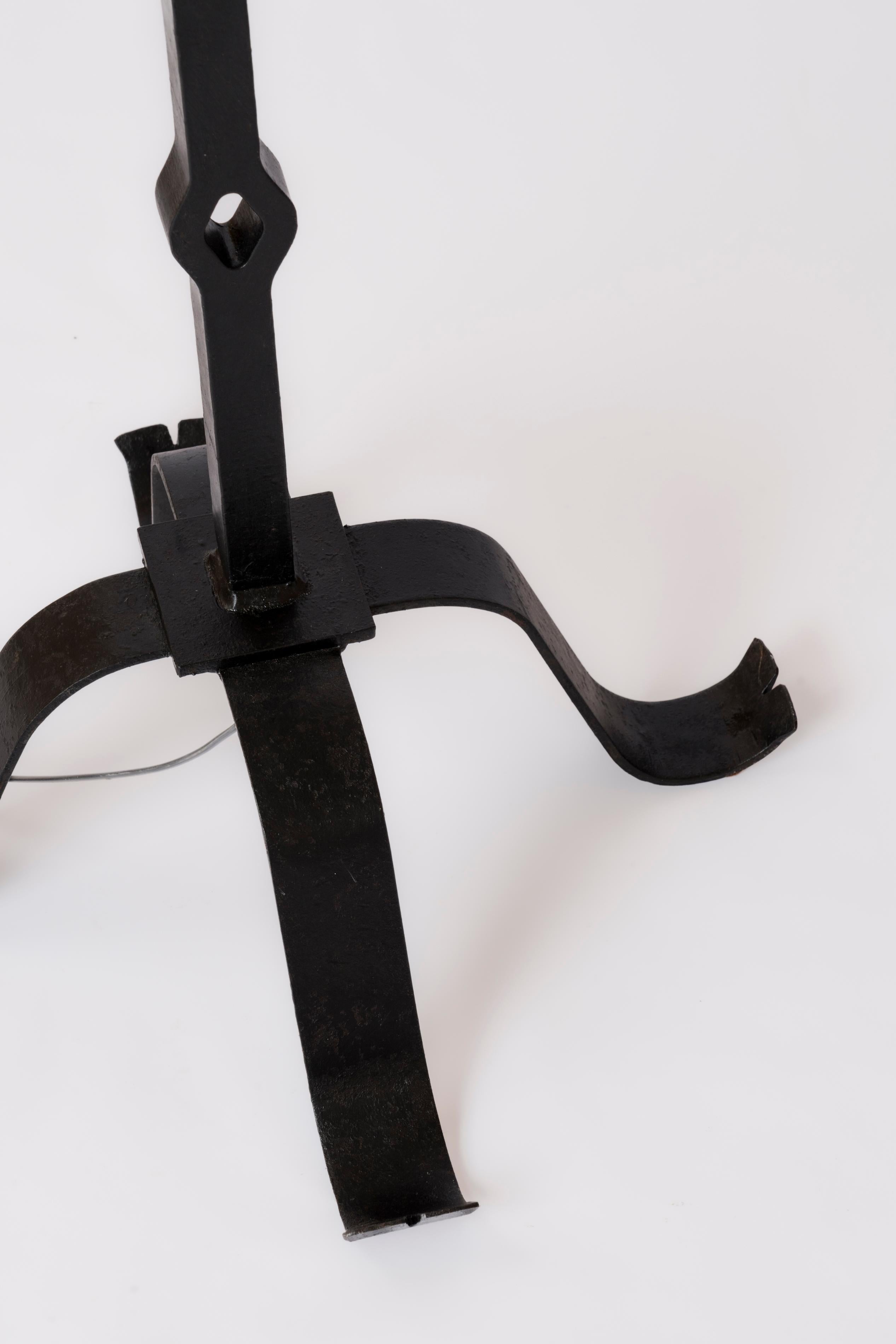 Lámpara de Pie Brutalista de Hierro Macizo - Francia Años 70 en venta 2