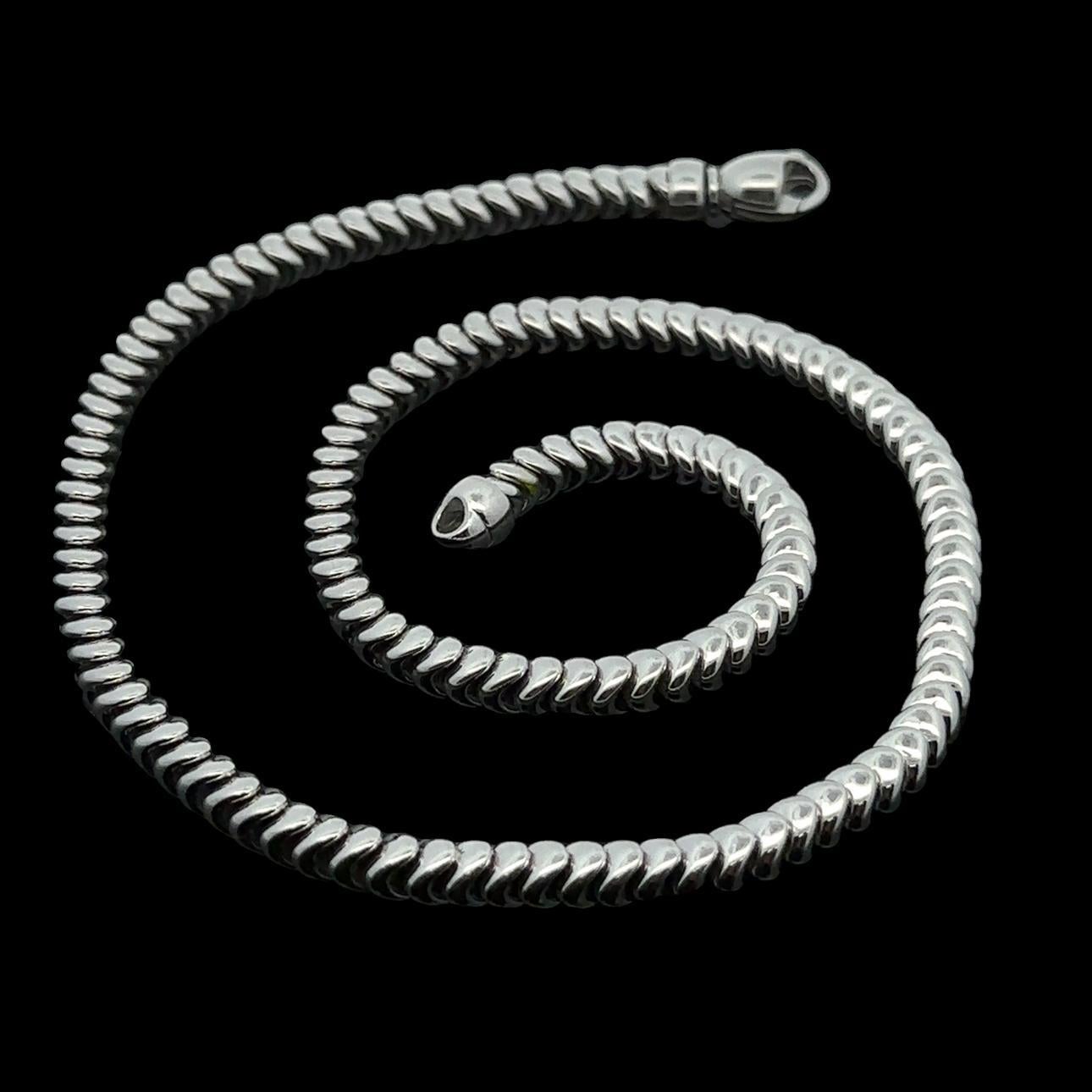 Collana girocollo con catena flessibile a maglie di serpente in oro bianco massiccio italiano 14 carati In condizioni ottime in vendita a Montclair, NJ