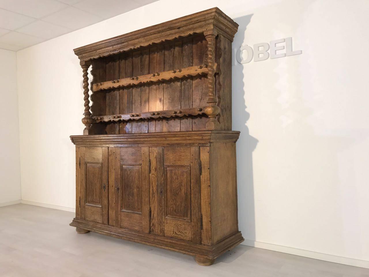 Solid Kannenstock Cabinet Made of Oak Wood For Sale 5